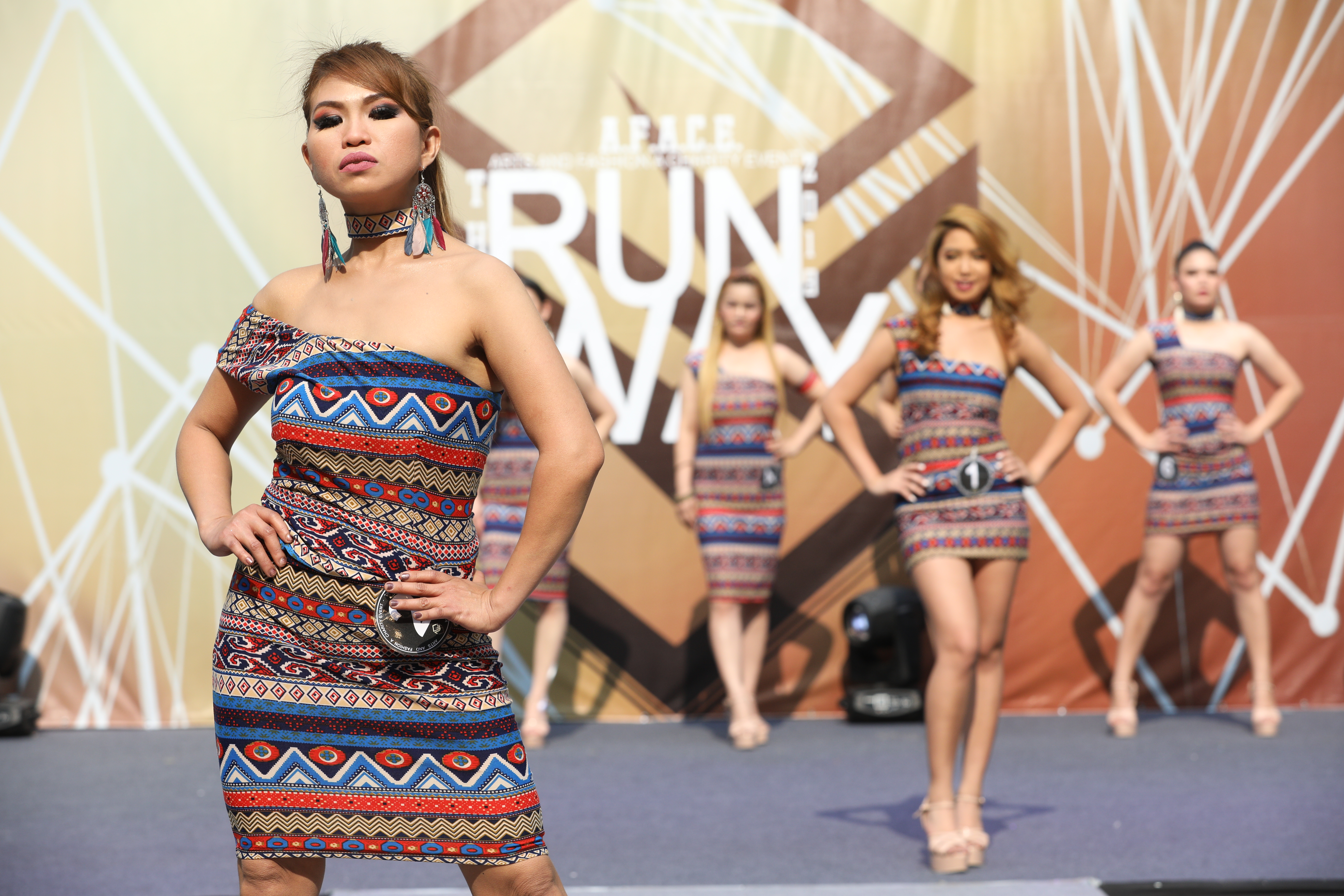 菲律賓選美比賽，由沙畫家馬力歐主辦。