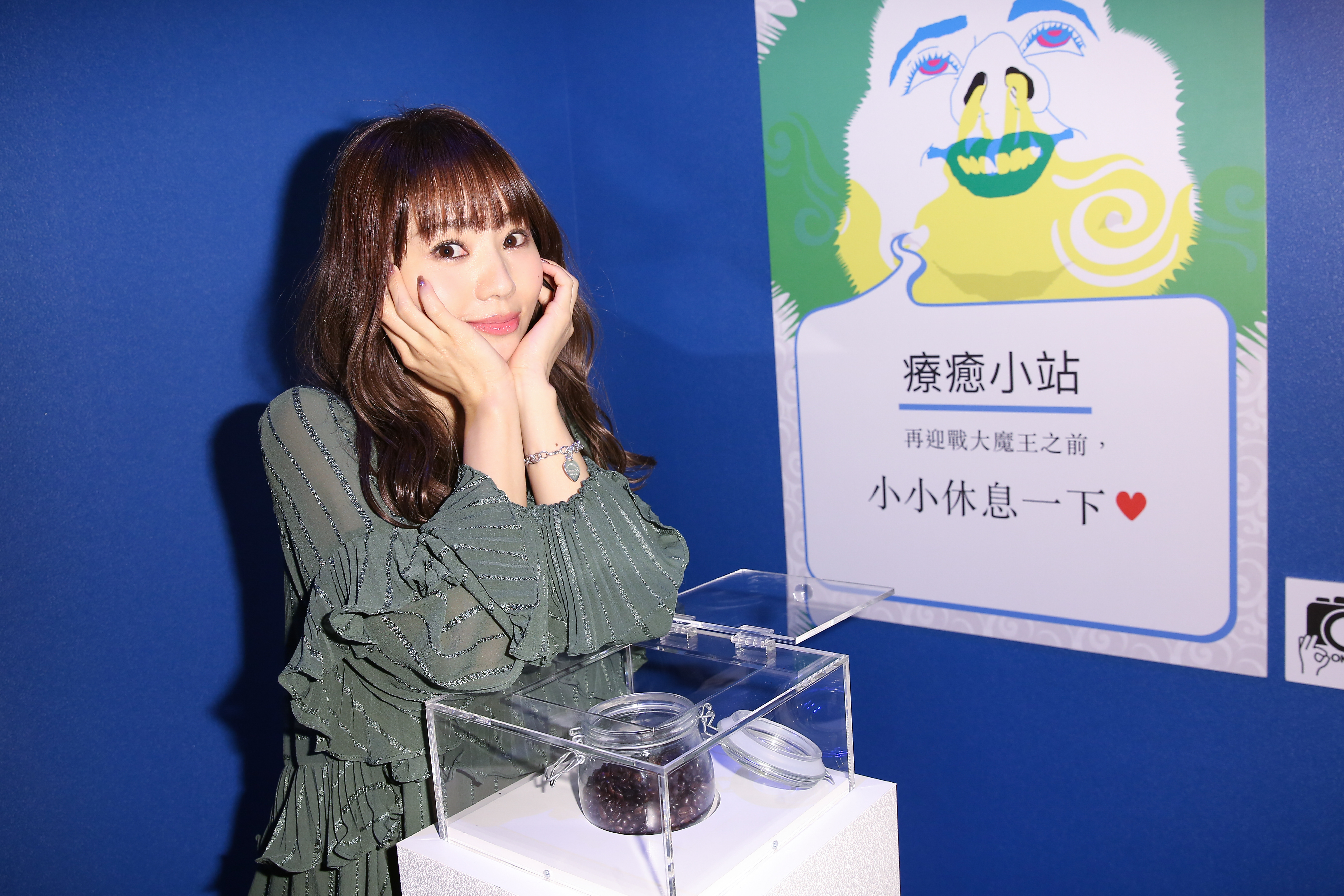 池端玲名為「氣味展超」擔任開展嘉賓，待在讓鼻子清除味道的咖啡豆休息區，笑說不想離開了。