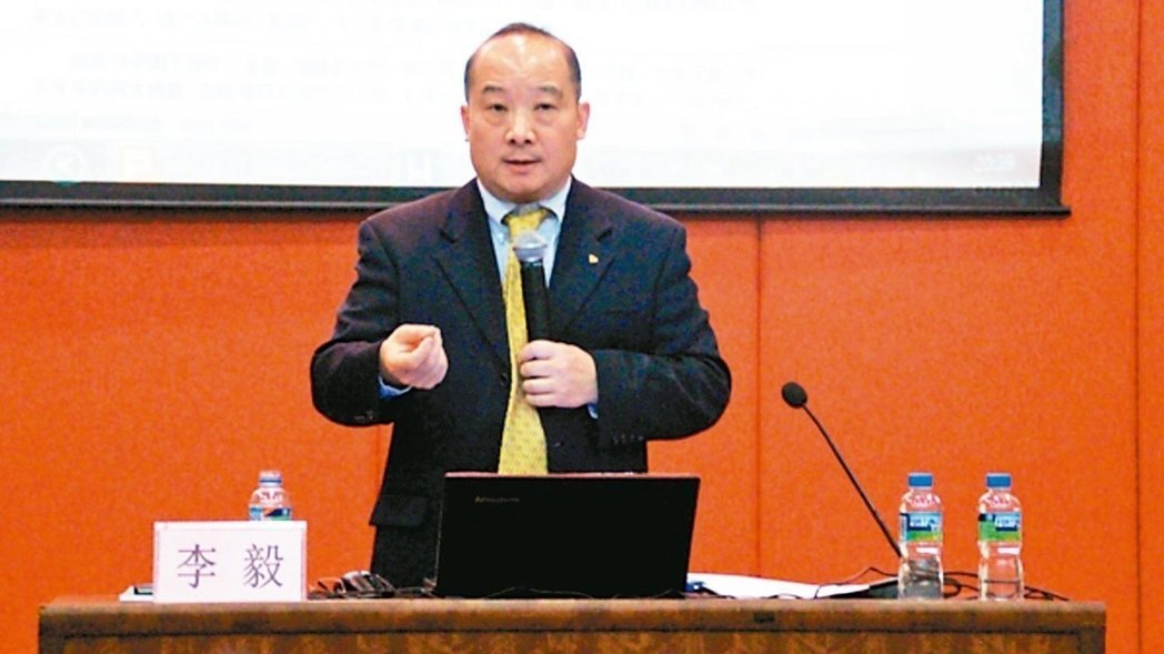 昨晚李毅因爬玉山行蹤成謎，今一早就被移民署強制出境。（翻攝自網路）