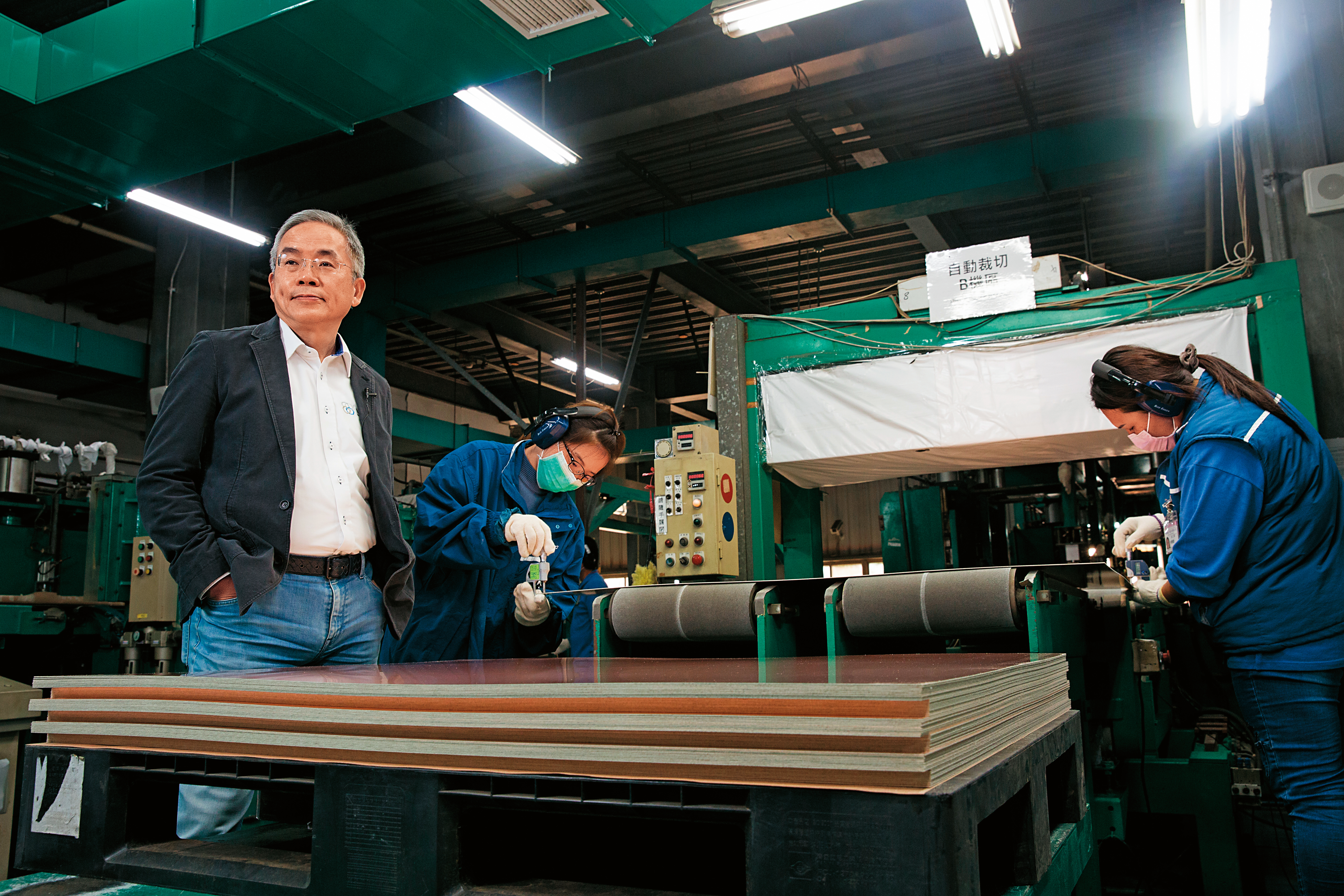 勞開陸透過提升研發技術，爭取高階終端品牌認證，花3年帶領騰輝電子走出困境，去年營收54.14億元創新高，EPS6.75元。