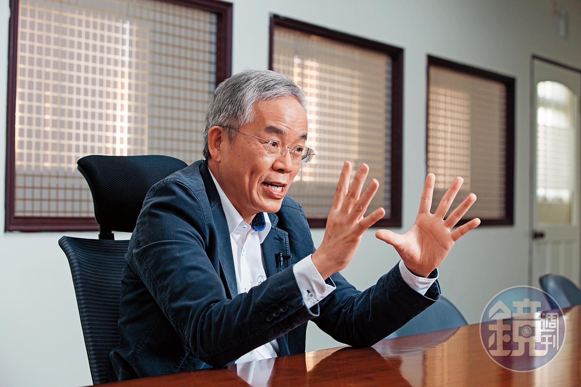 今年64歲的勞開陸是商場老將,本業以國際貿易起家,締造32年穩賺不賠紀錄,靠獨到眼光布局,帶領騰輝電子轉虧為盈。