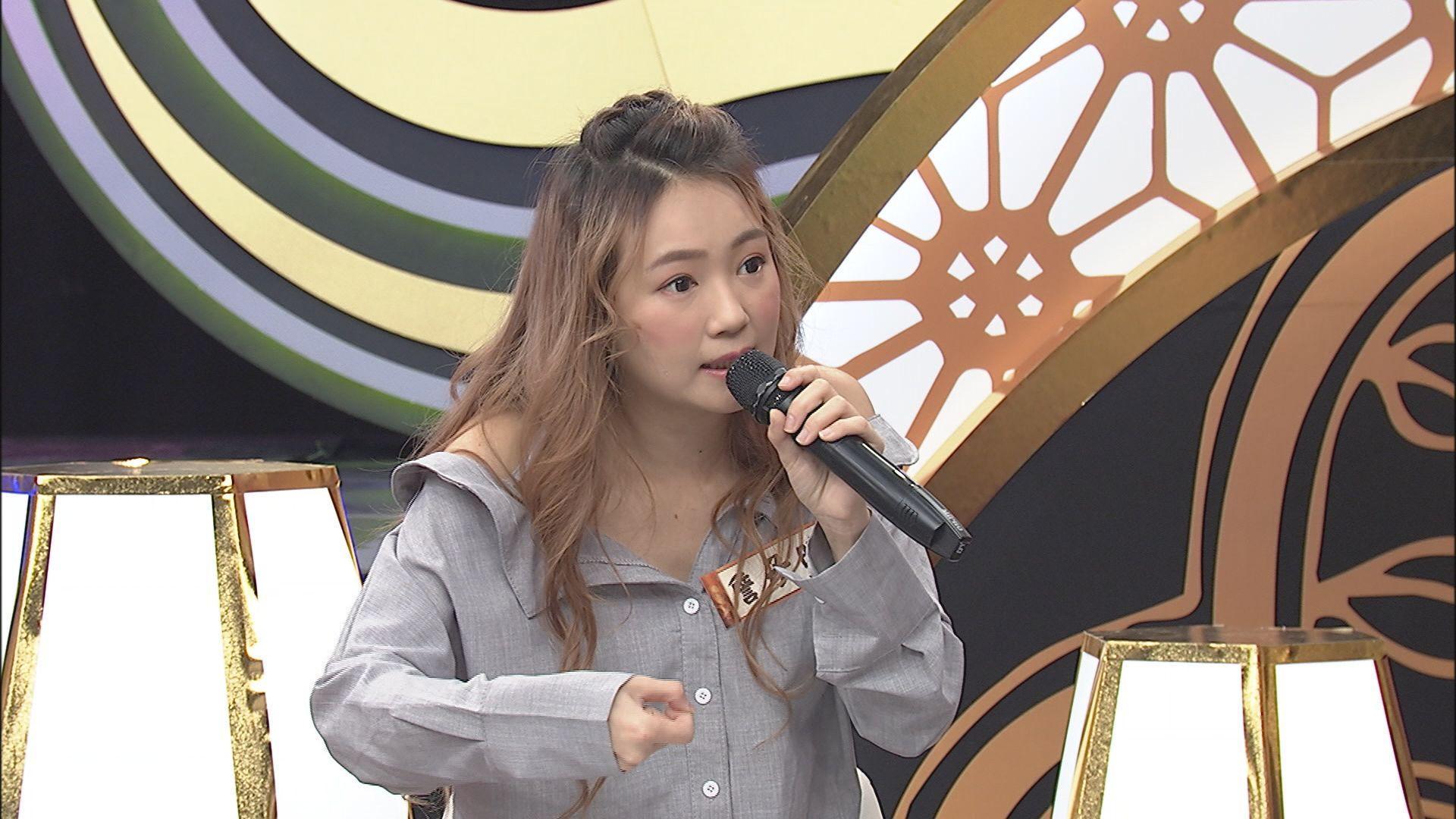 詹子晴上節目透露20歲才與爸爸重逢，如今又斷了聯繫。（中天提供）