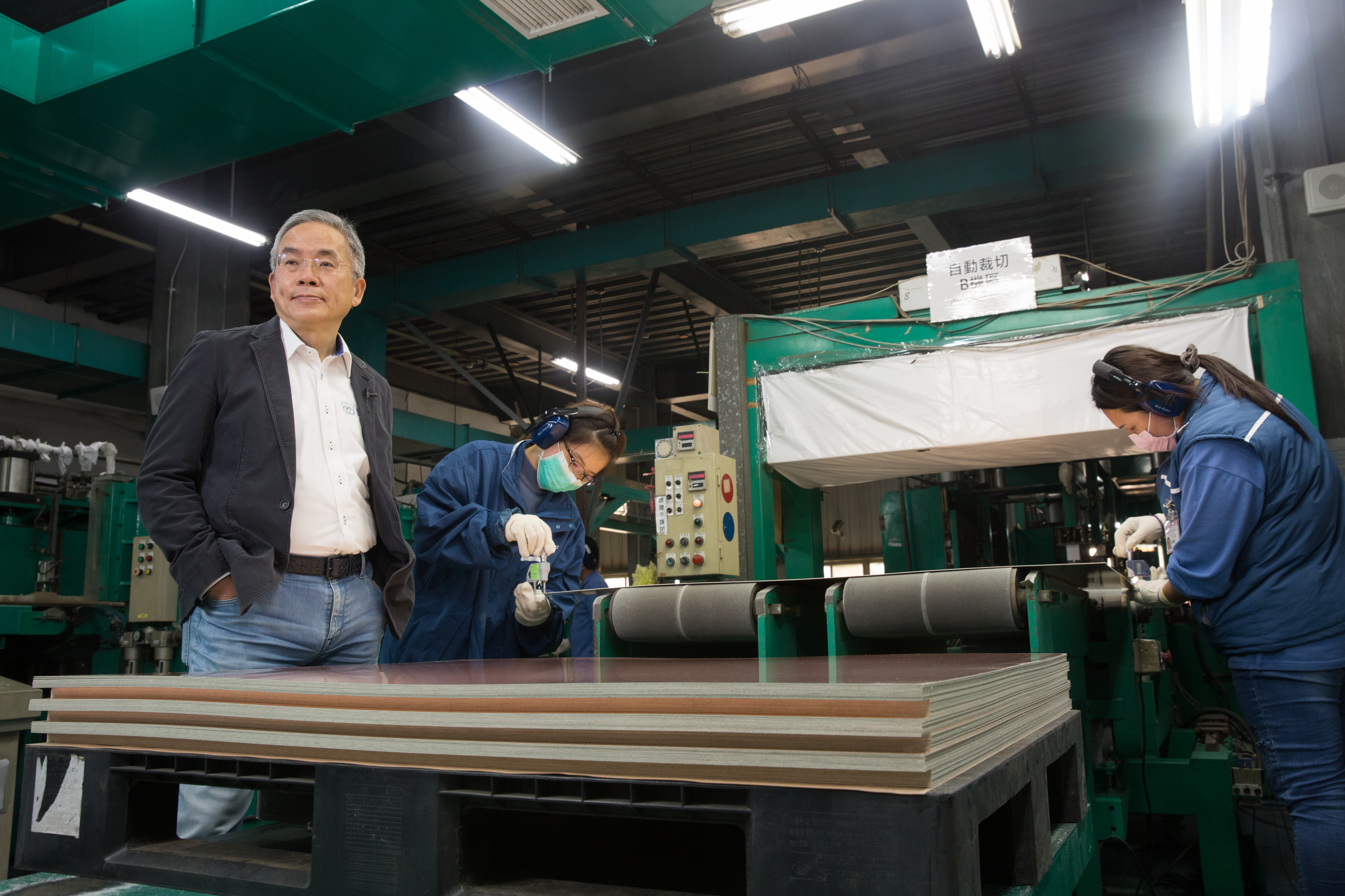 勞開陸6年前出任騰輝電子董事長，透過提升研發技術，爭取高階終端品牌認證，花3年帶領虧掉1個資本額的集團轉型走出困境，去年營收54.14億元創新高。