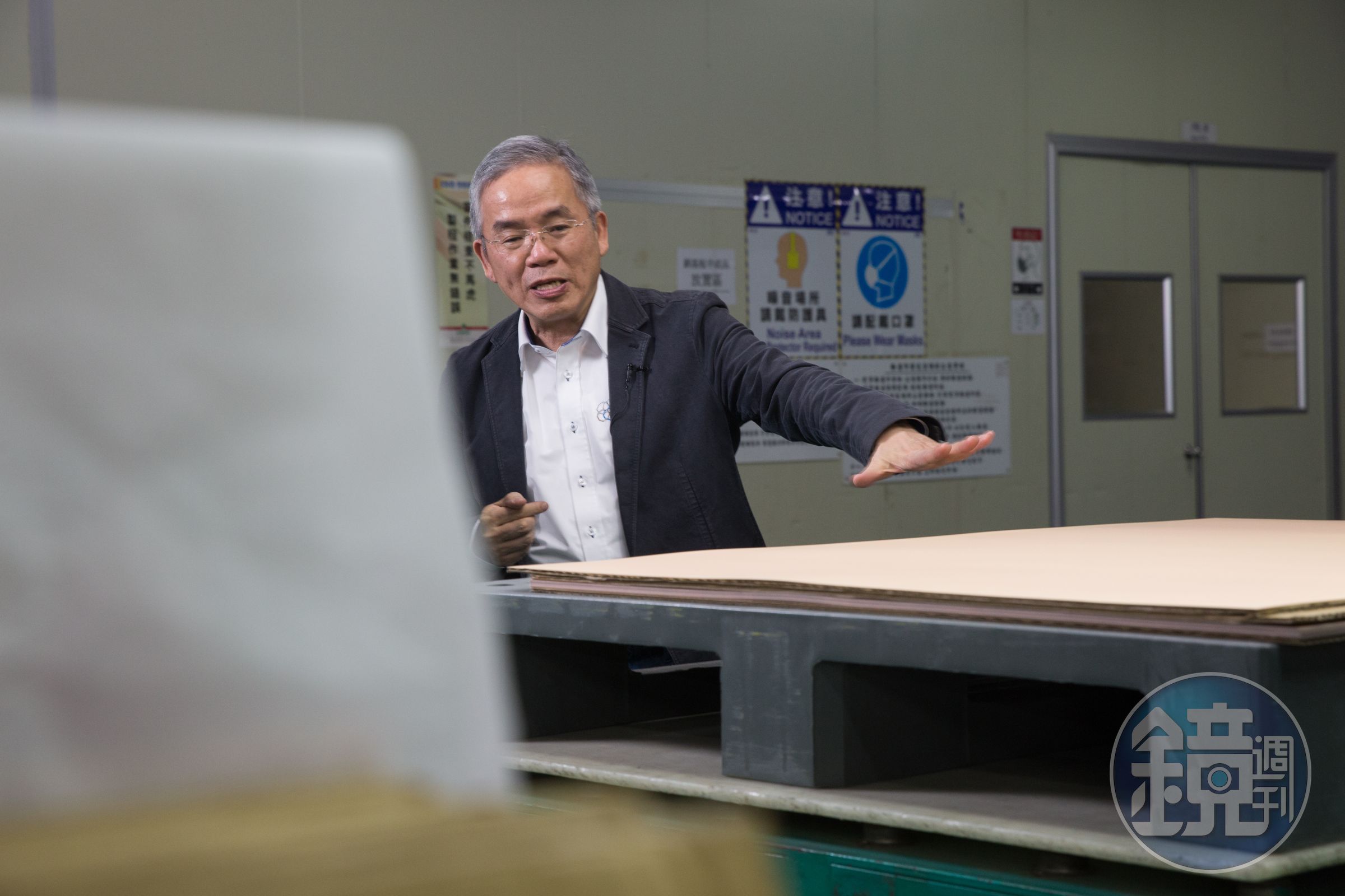 勞開陸率領騰輝電子轉型，從消費性電子產品CCL供應鏈，轉切入軍工航太、汽車5G等高階應用領域，提升產品毛利率。