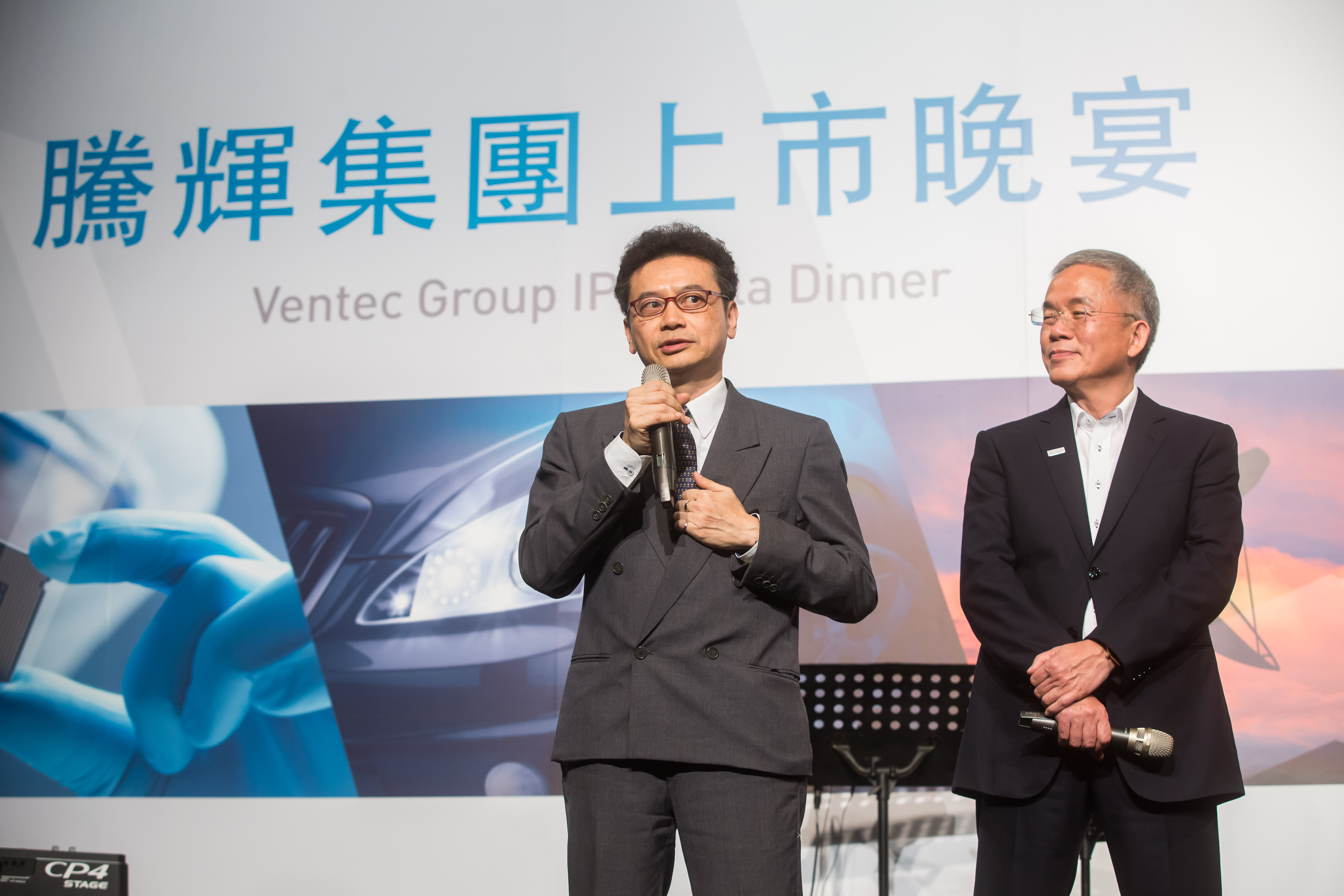 勞開陸（右）6年前出任騰輝電子董事長，與負責管理技術研發的執行長兼總經理鍾健人推動技術轉型，成為集團轉虧為盈的關鍵。