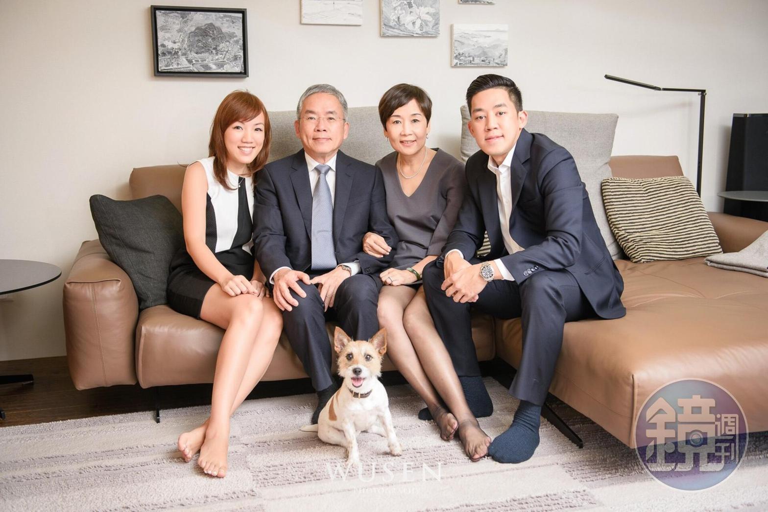 家人是勞開陸(左一)的心頭肉,從商30多年來他幾乎不應酬,把下班時間保留給家人。(勞開陸提供)