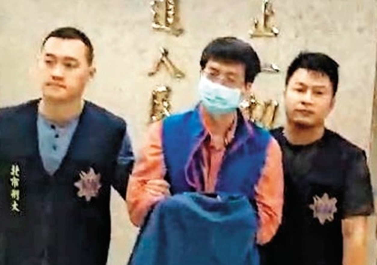 隱姓埋名14年的詐欺通緝犯葉永和落網。（翻攝畫面）-tile