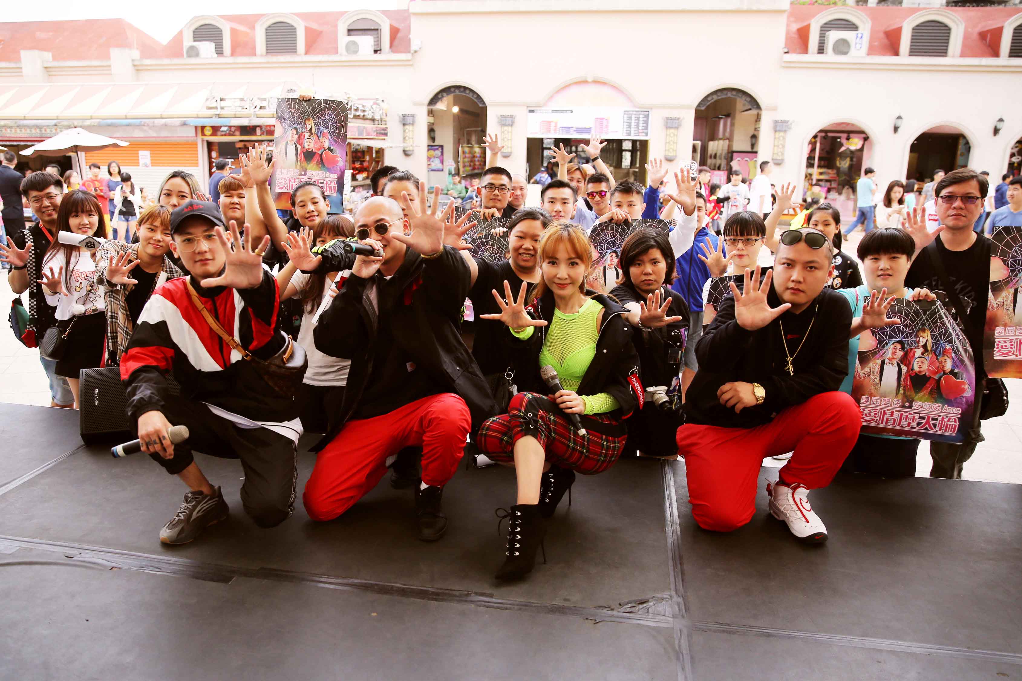 臭屁嬰仔攜手安苡葳首度合體開唱南下高雄開唱。（混血兒娛樂提供）