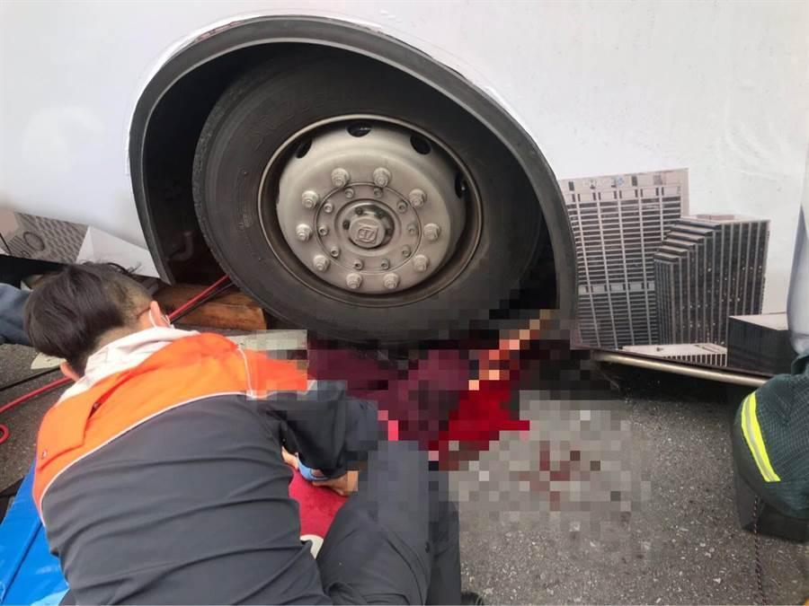 車禍現場血肉模糊，相當驚悚。（翻攝畫面）