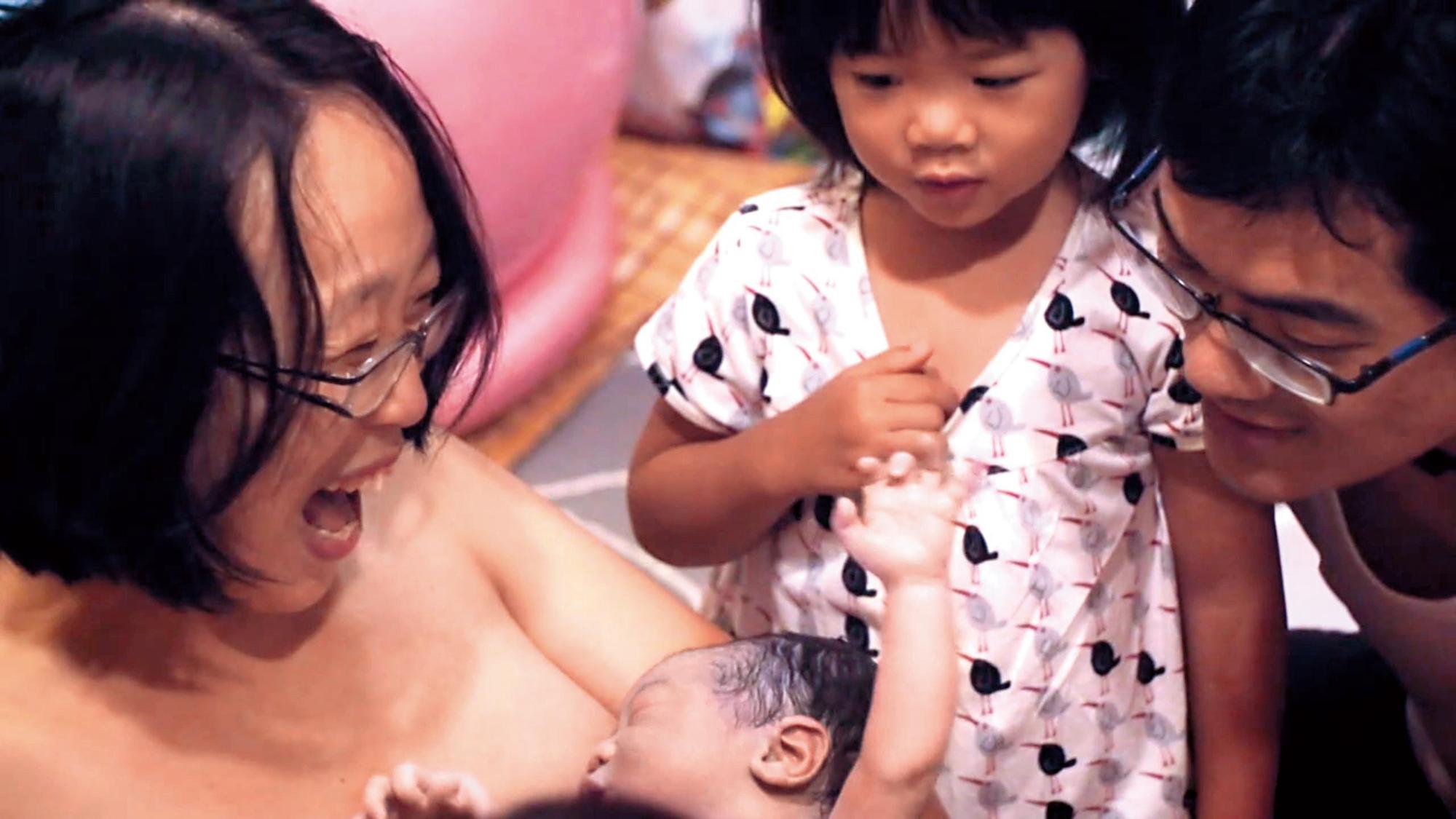 《祝我好好孕》記錄產婦居家生產、家人共同參與的美好經驗。（陳育青、蘇鈺婷提供）