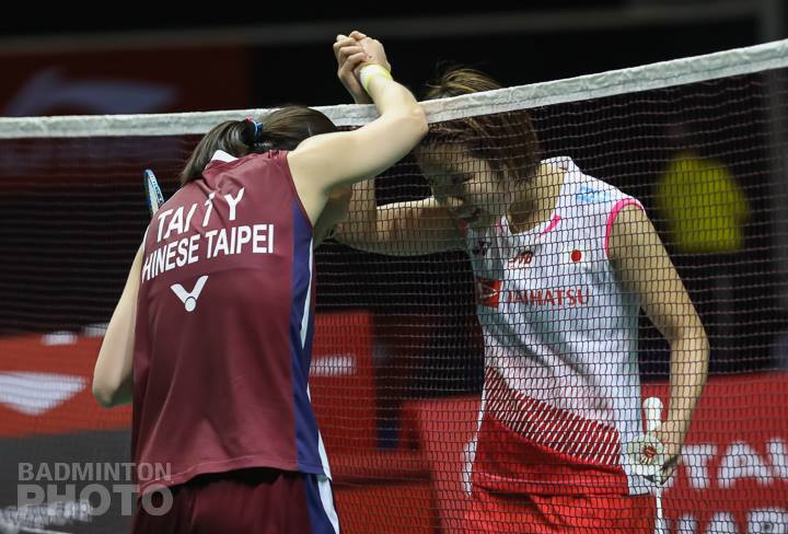 是超級勁敵也是超級好朋友的戴資穎和奧原希望，場上激戰賽後惺惺相惜。（翻攝自戴資穎粉絲專頁）