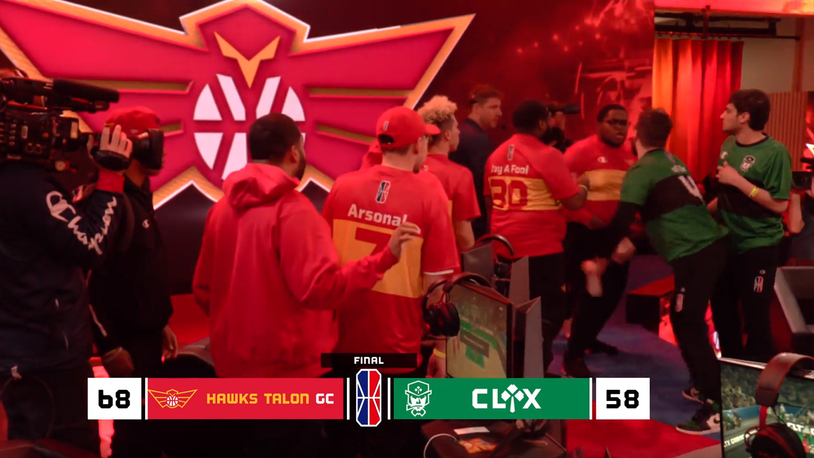 NBA2K聯盟日前爆發肢體衝突，當下畫面透過直播被全球觀眾直擊。（翻攝自NBA2KLeague Twitch）