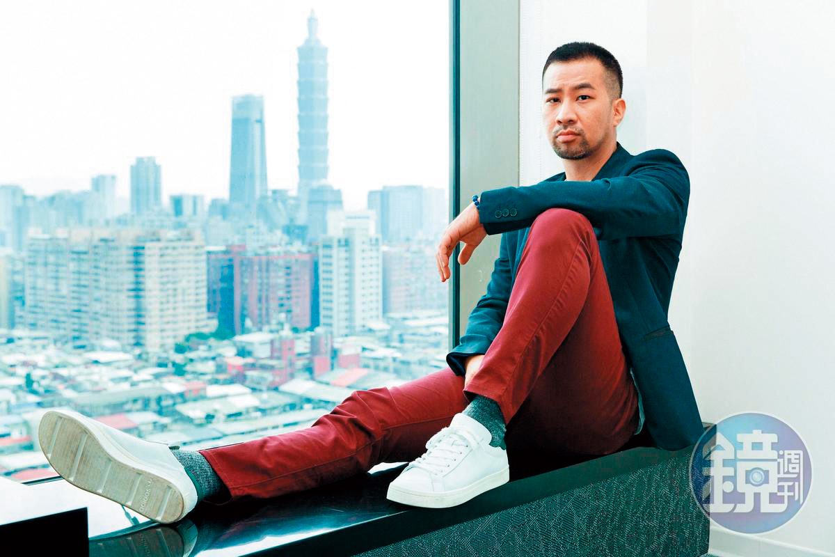 資深藝人黃健瑋愛改對白的個性，連帶對手對白也愛加意見。
