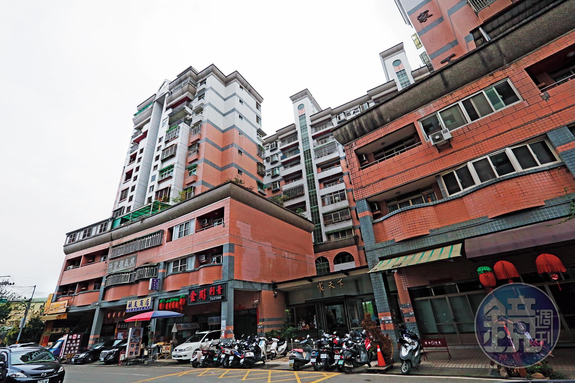 李明哲曾在小玉家公寓欲跳樓自殺，附近鄰居都知道這個人。