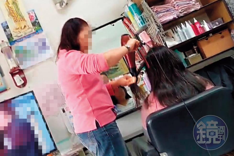 開美容院的鄰長（左）說，案發後小玉兄妹受不了流言蜚語，早就搬離老家。