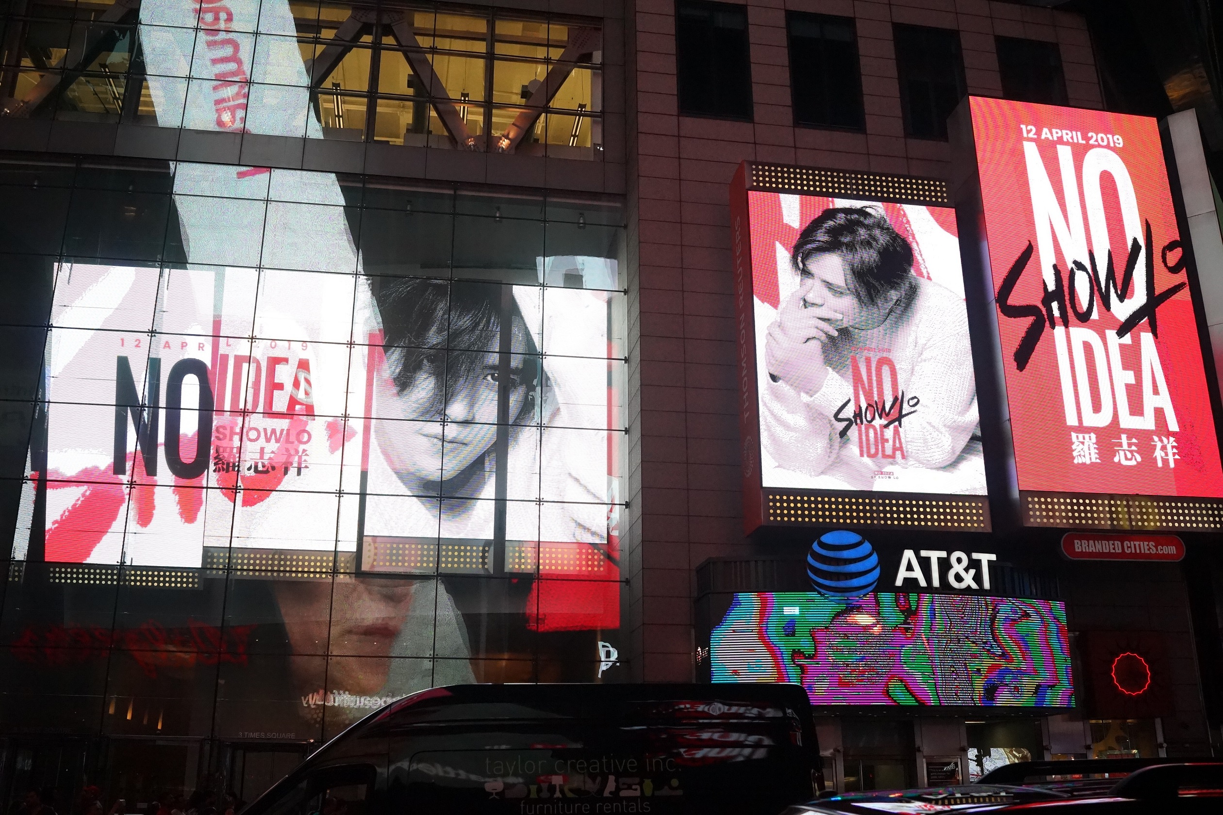 羅志祥粉絲集資送給他一個大禮物，4月13日當天將他新專輯的照片、視頻，登上紐約時代廣場的廣告屏幕。（環球唱片提供）