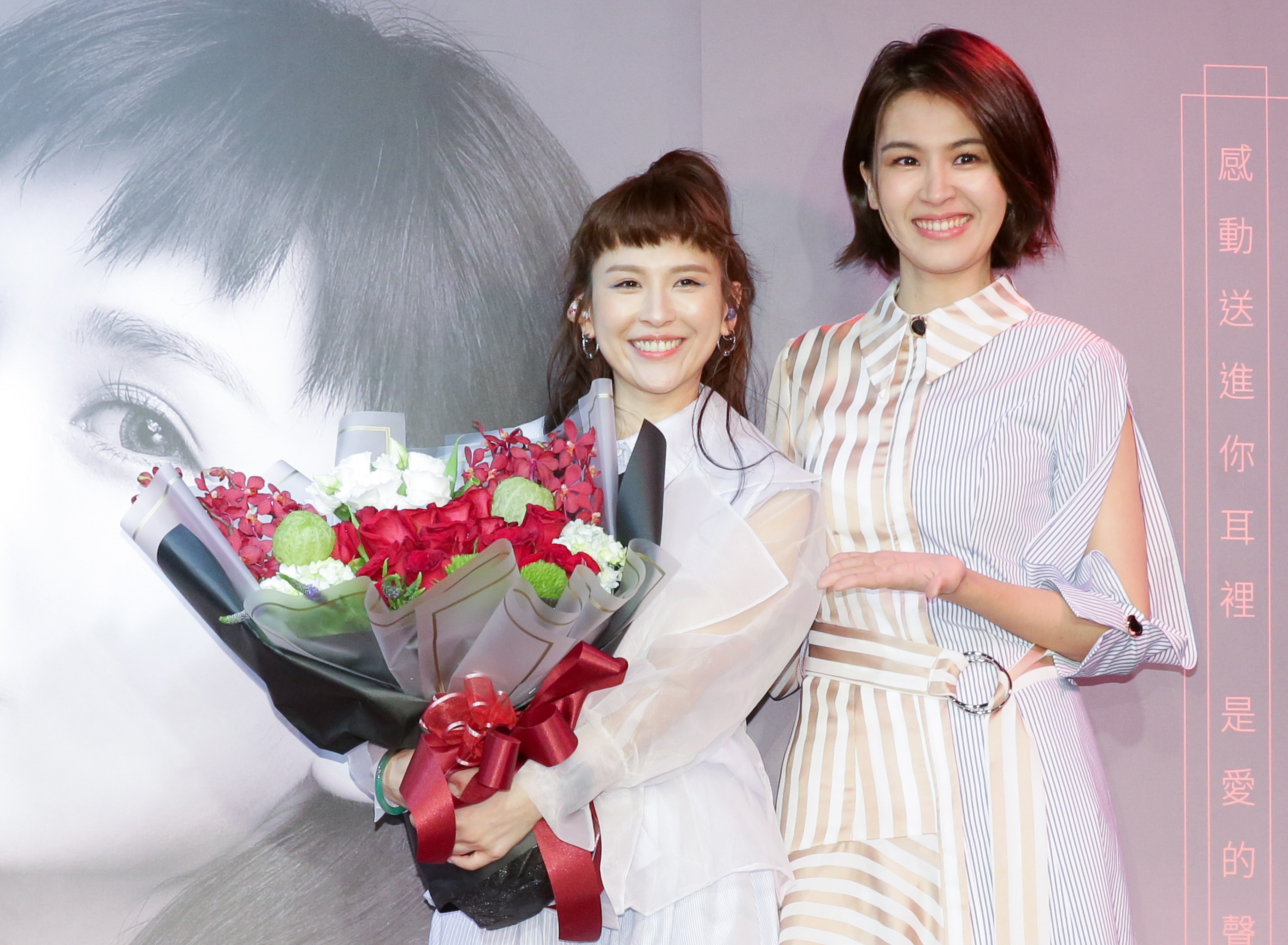 魏如昀推出新單曲〈深愛著〉，好友曾沛慈特來站台。