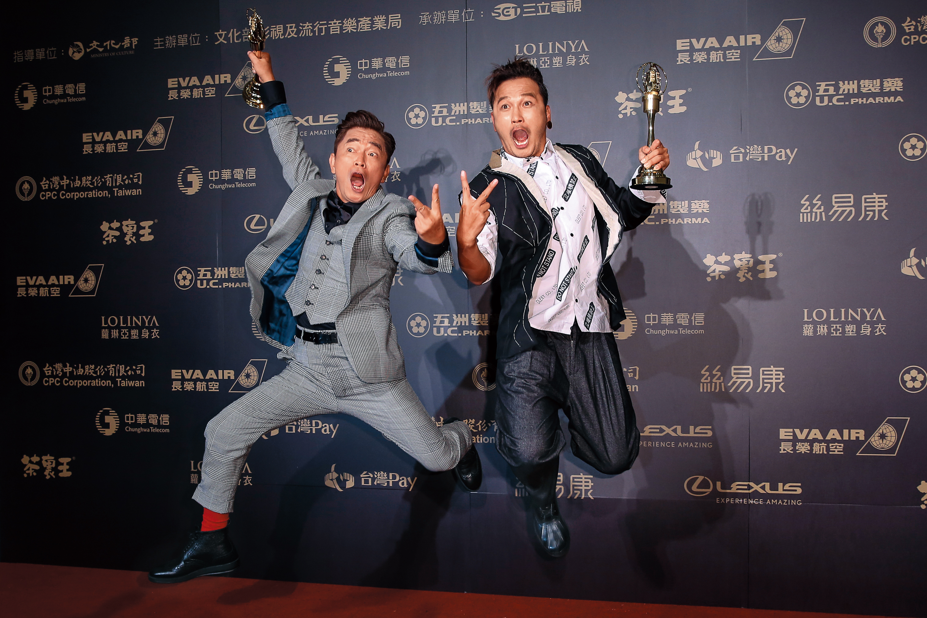 吳宗憲(左)與KID連續2年獲得金鐘獎,主持功力受到肯定。