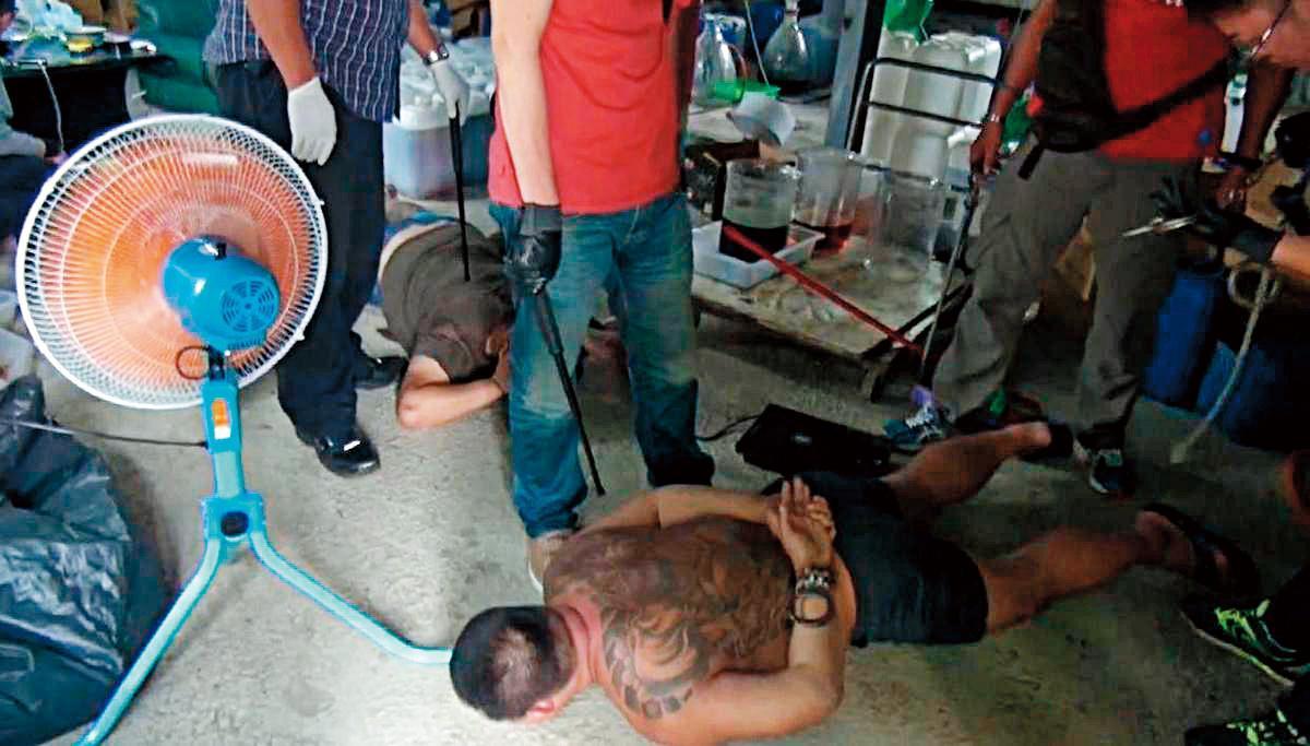 台灣檢警調單位每年平均破獲50座製毒工廠,以安非他命為最大宗。(高市調處提供)