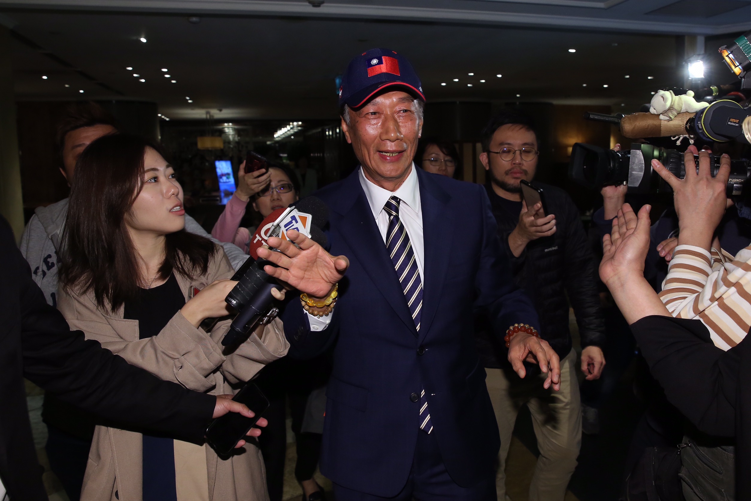 鴻海董事長郭台銘16日早上出席活動，首度鬆口將考慮參選2020年總統。