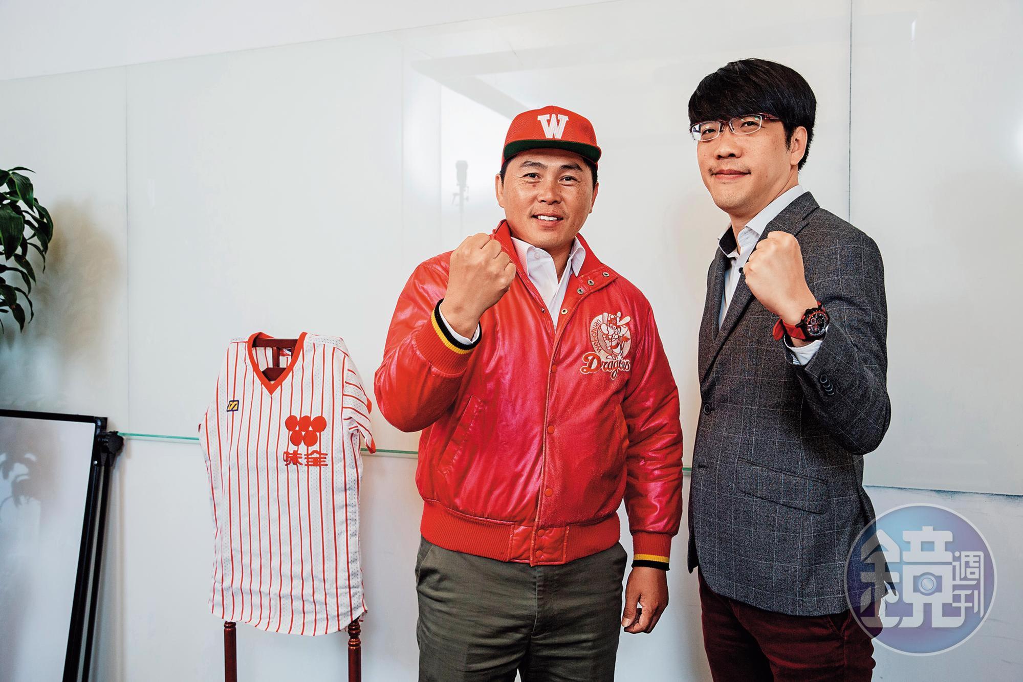 味全龍回歸中職,新任總教練葉君璋相隔20年再穿紅色戰袍,球團領隊則由科技人吳德威出任。