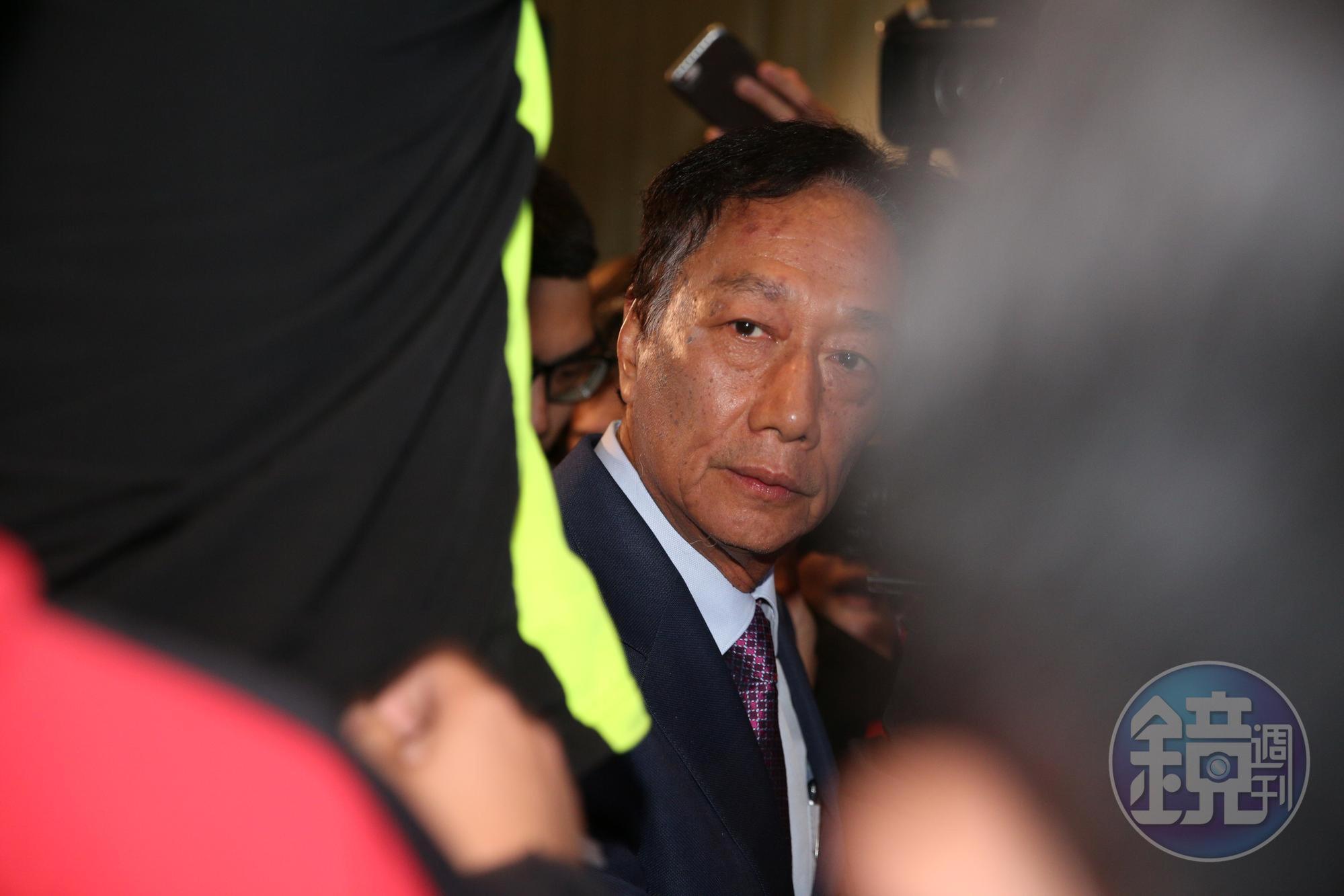 鴻海董事長郭台銘在臉書上PO文〈聰者 智者 明者 - 人生從沒想過的一種可能〉，強調正在思考是否參選總統，應該做聰者、智者，亦或是明者。