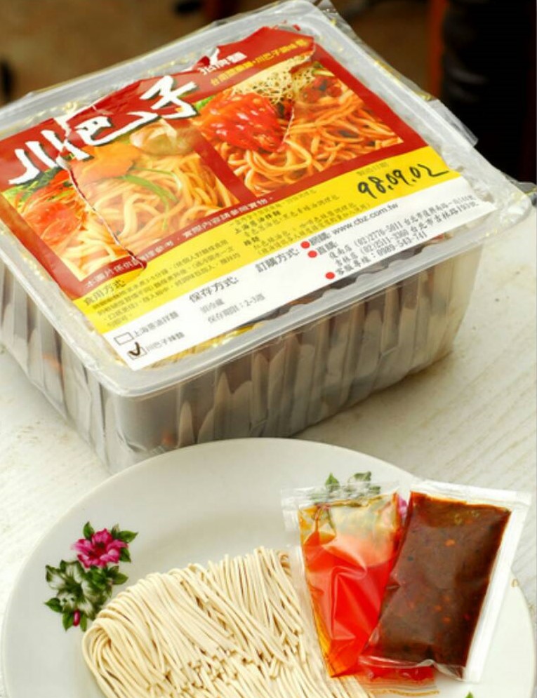 2009年張永華已經選用關廟麵研發成乾拌麵販售，創下一週出貨5、600箱的佳績。