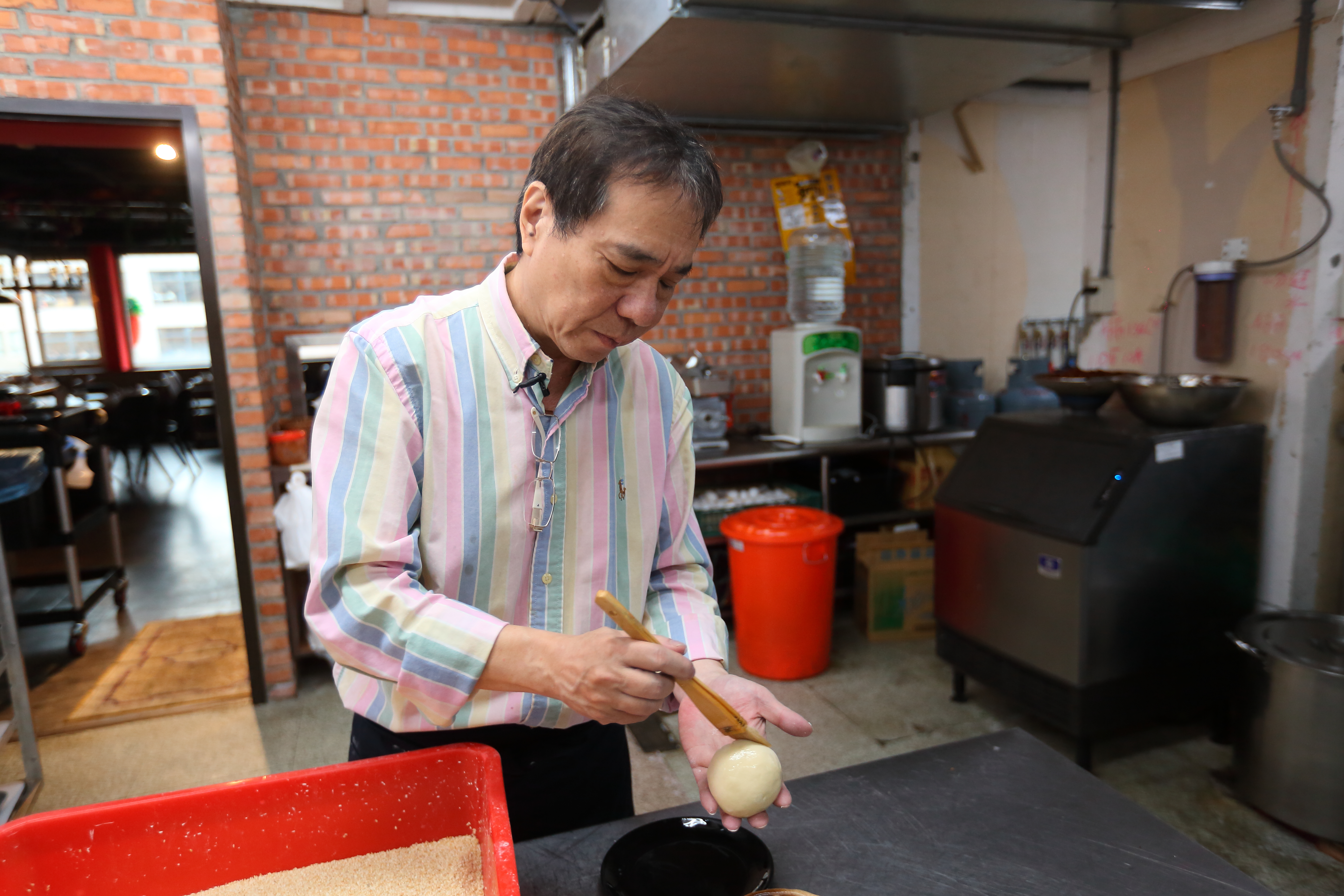 如今62歲的張永華要把川巴子口味再做給大家。