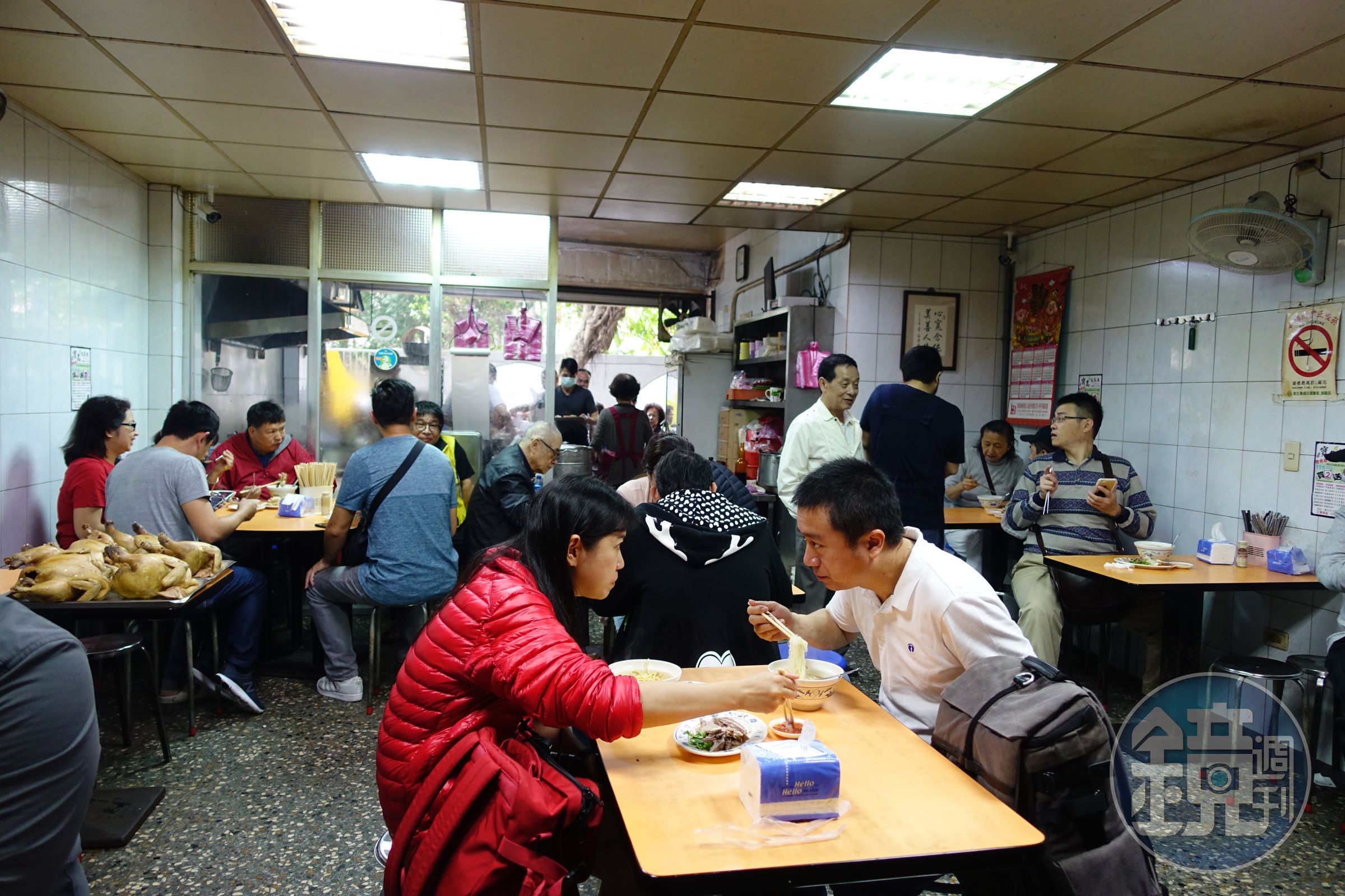 還不到尖峰用餐期，店裡已是滿桌狀態。