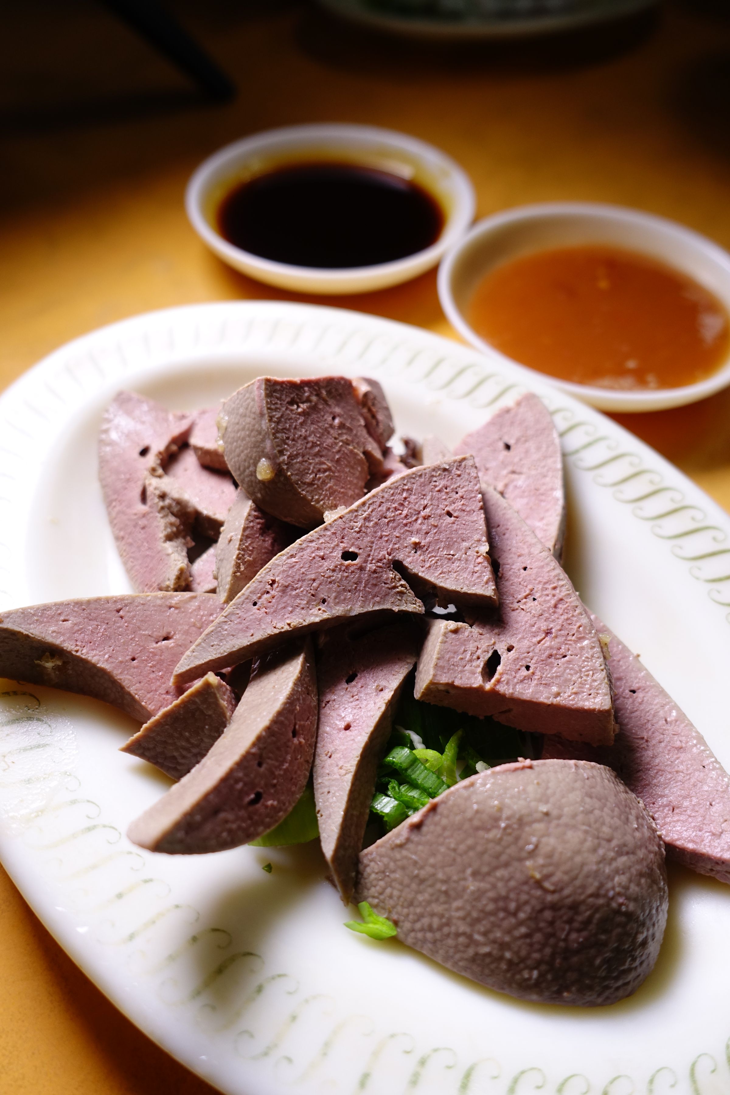 「豬肝」甘香細綿，蘸甜辣醬可以多吃好幾塊。（50元／份）