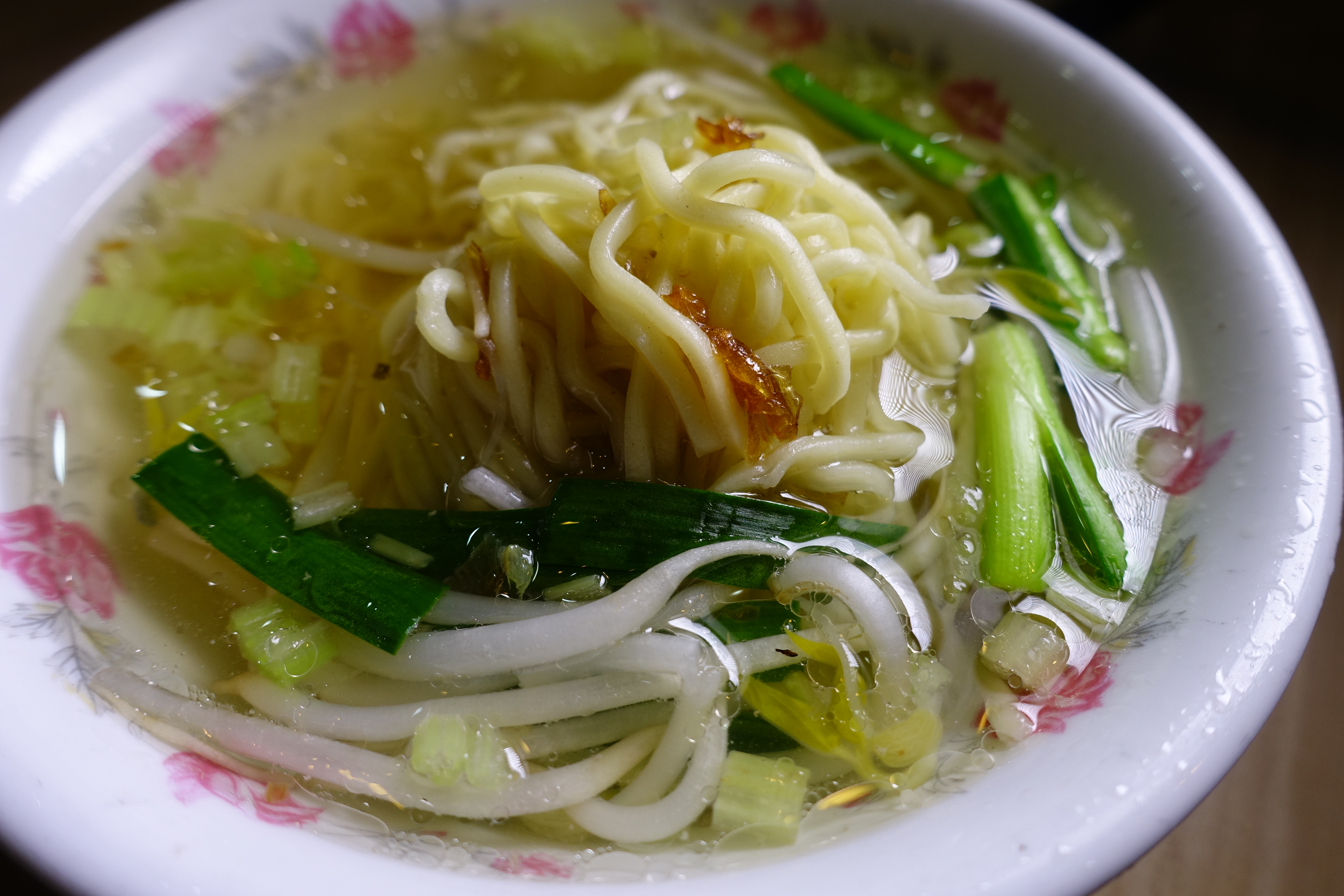 「切仔麵」添入芹菜，帶著一股清香。（40元／碗）