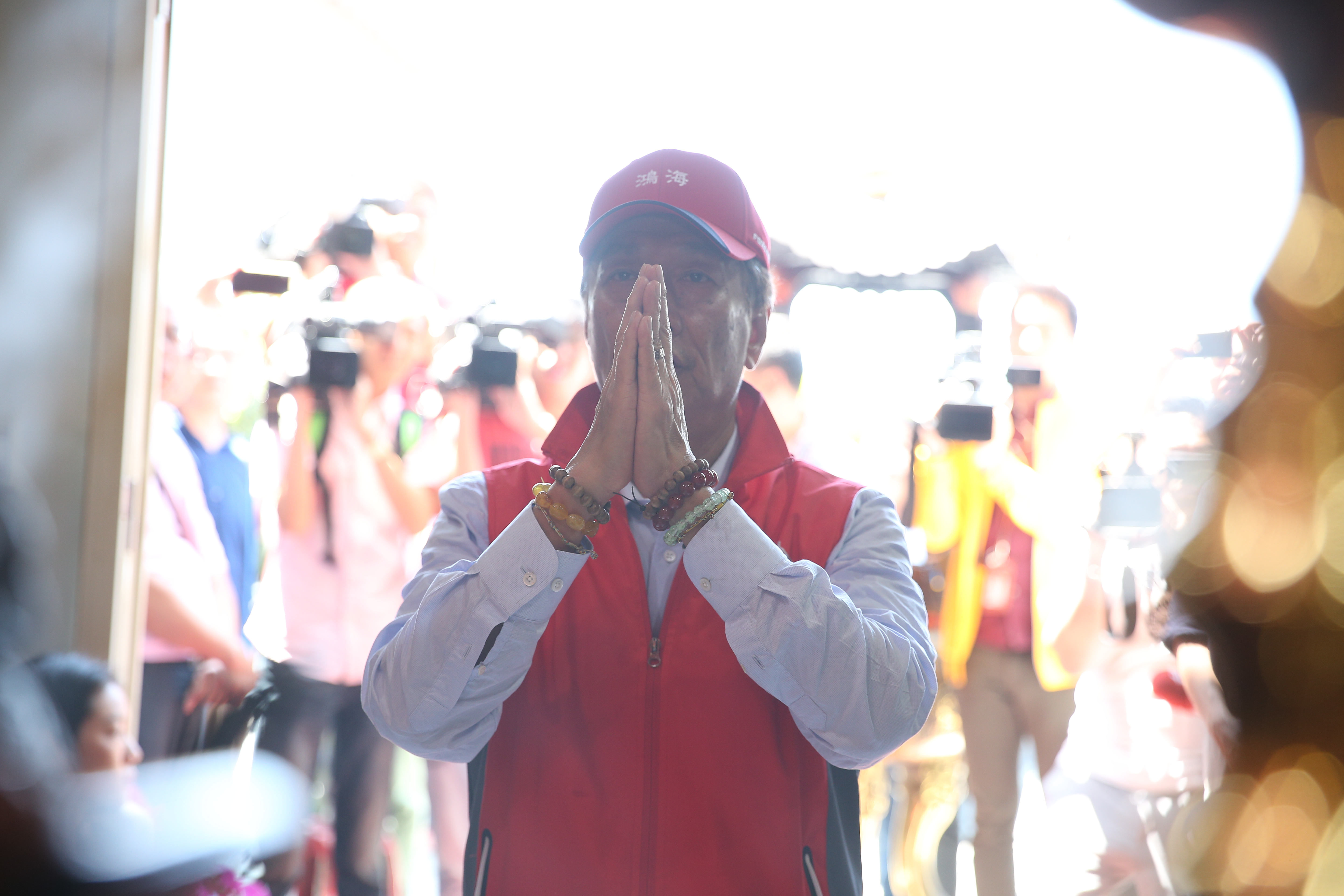 郭董對於外界認為他不信科技信鬼神，相當不以為意。