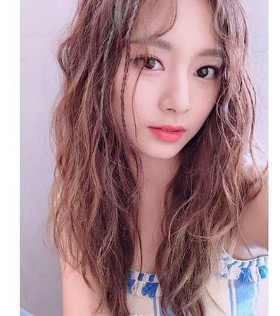 子瑜上妝美照。(翻攝自TWICE IG)