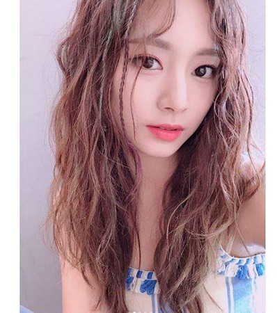 子瑜上妝美照。（翻攝自TWICE IG）   
