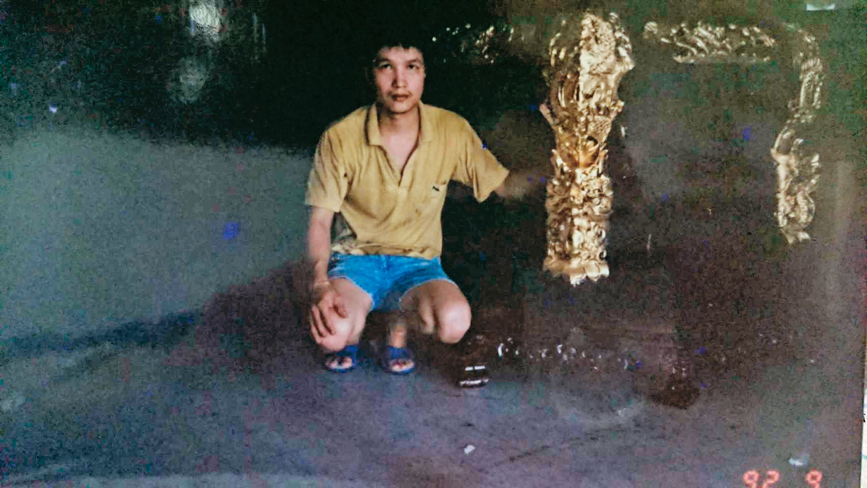 黃國豪相當有做神桌的天分,8個月就把一般學徒要學2年以上的技藝都學會了。(黃裕凰提供)