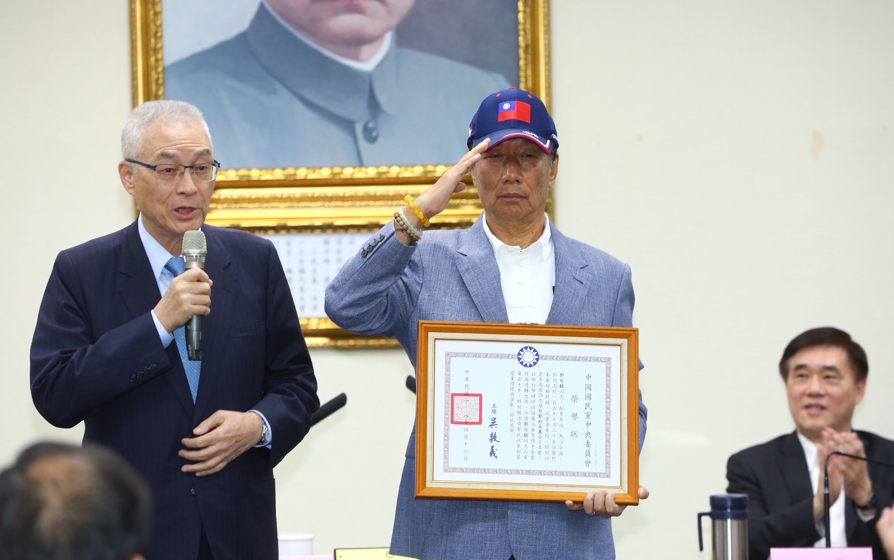 鴻海董事長郭台銘下午現身國民黨部，正式表態將參選2020總統大選。