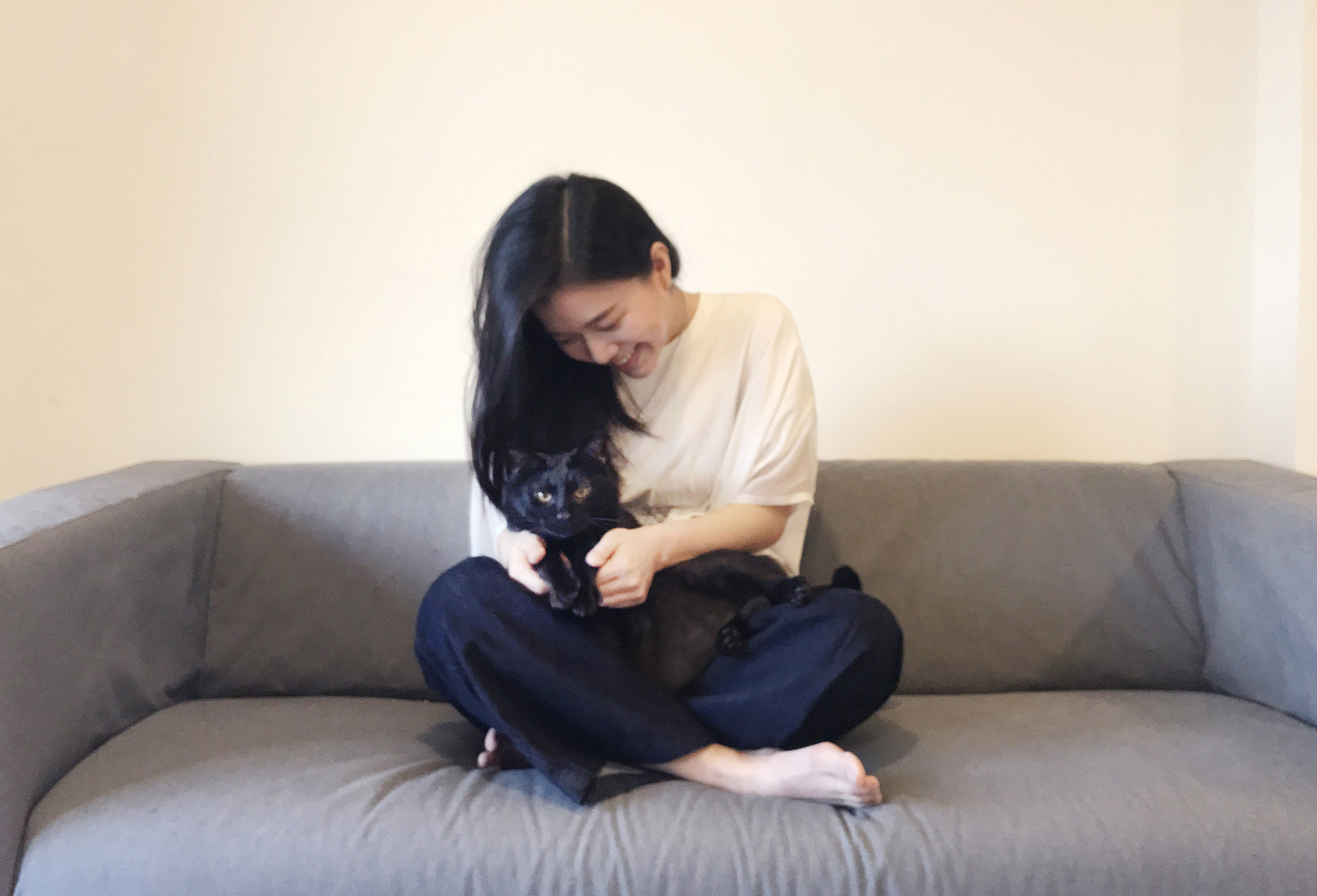 郭修彧堅守認養代替購買的原則,在台北動物之家跟「Jabba」一見鍾情。(妮樂佛提供)