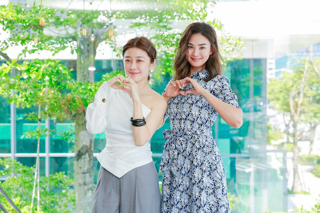 李維維（左）與洪小鈴分享熟女對感情的看法。