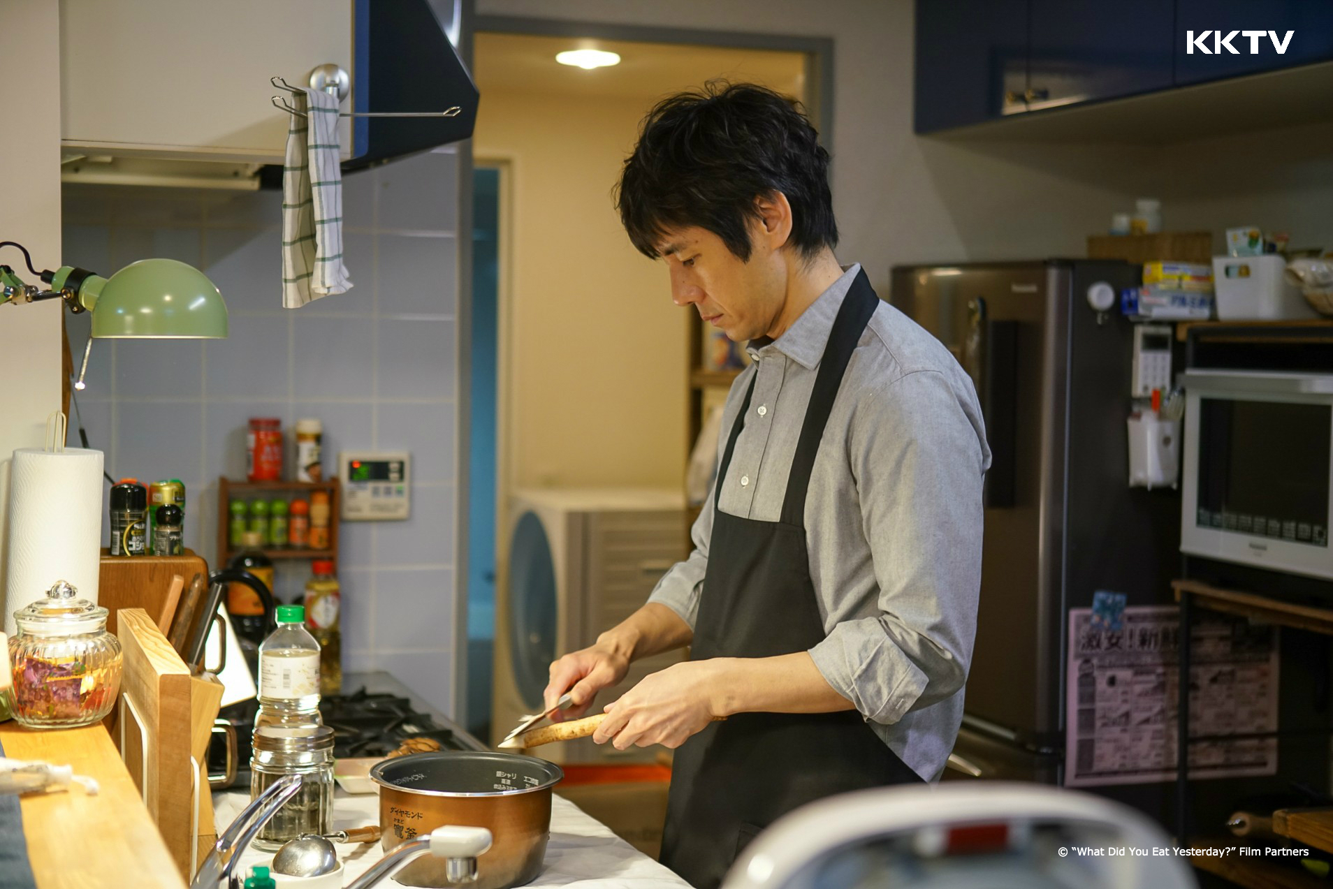 西島秀俊在《昨日的美食》每集製作美味的家常料理,已有出書計劃。(KKTV提供)