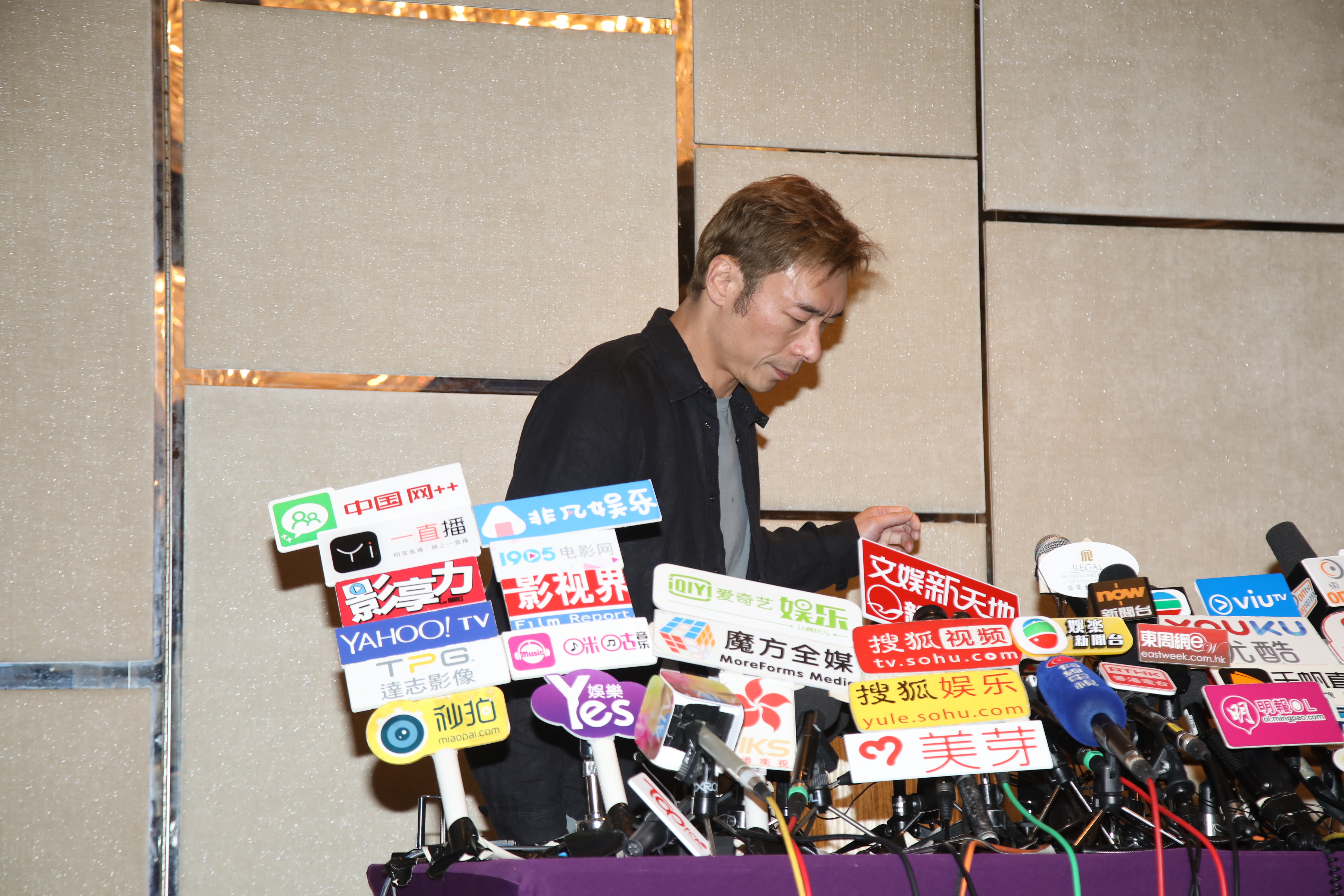 港星許志安爆出婚外情，引起娛樂圈譁然（東方IC）