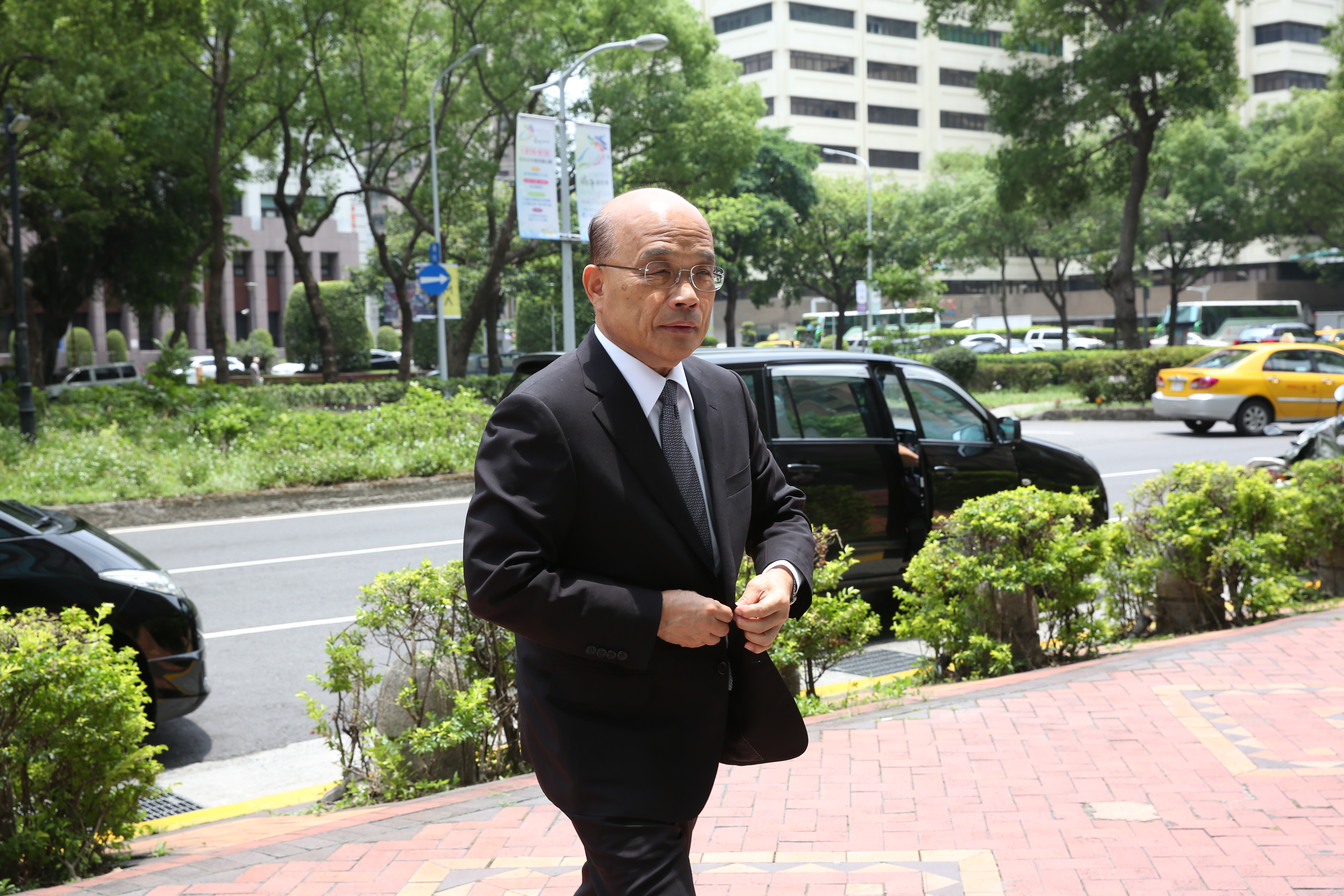 今下午1點01分於花蓮發生規模6.1地震，行政院長蘇貞昌第一時間指示成立中央災害應變中心。