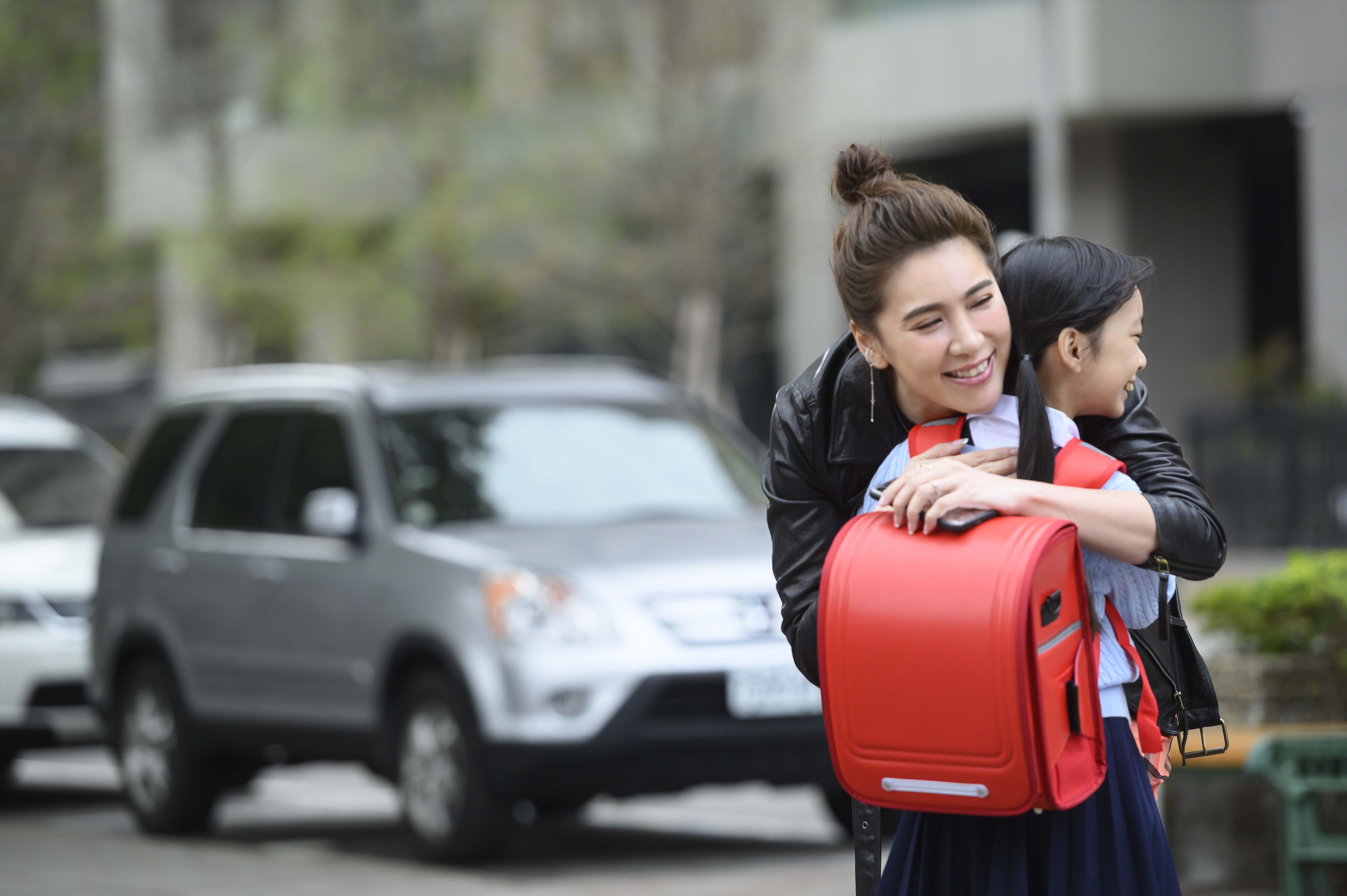 小禎溫馨出演母親節形象影片。（點睛品提供）