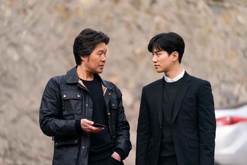 李俊昊（右）、劉在明主演的《自白》，是韓國上半年收視佳且故事精彩的刑偵推理懸疑劇。（翻攝自tvN官網）