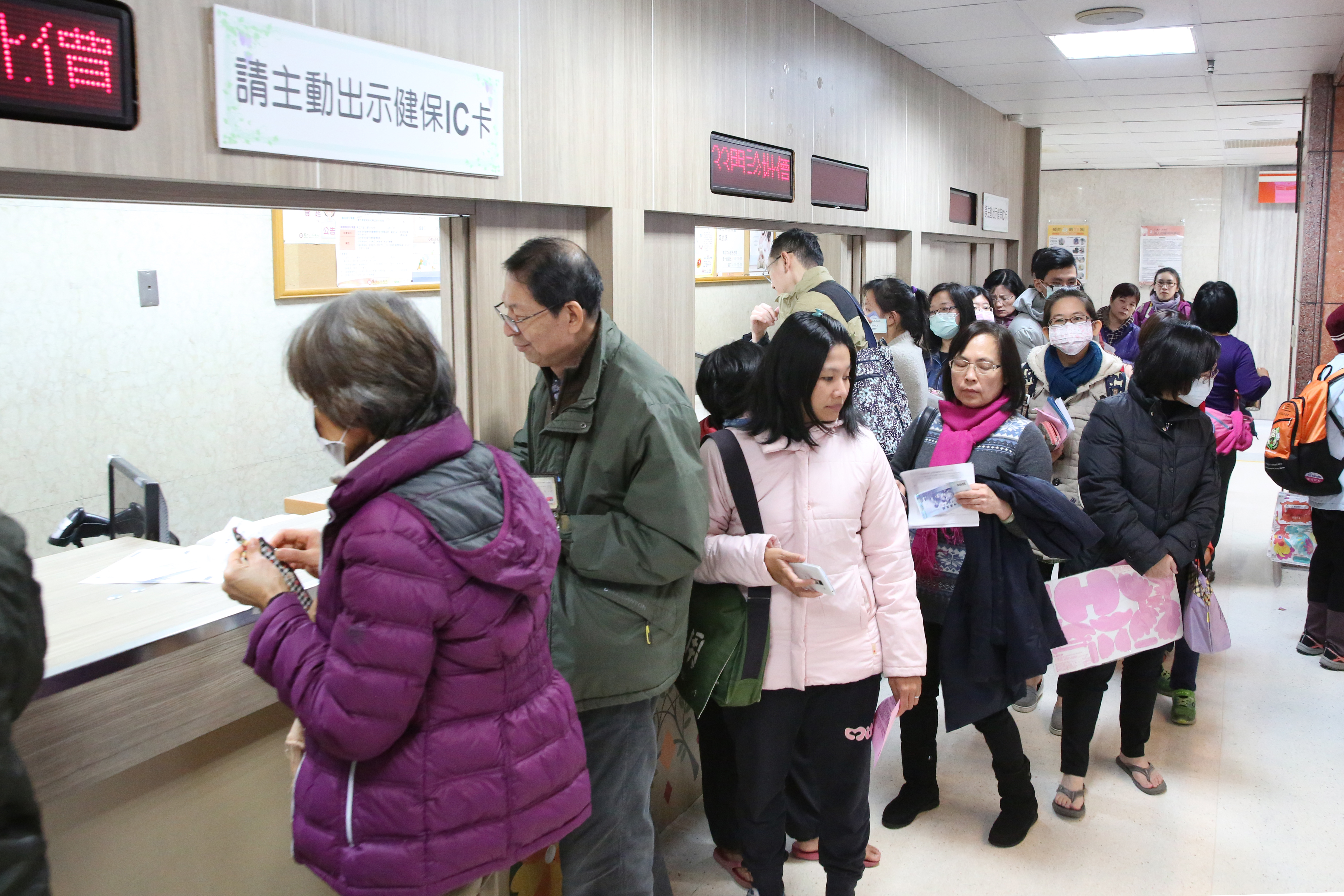 除了人身保險費每人可扣除2萬4,000元，全民健保費今年允許被保險人與要保人可不在同一申報戶。