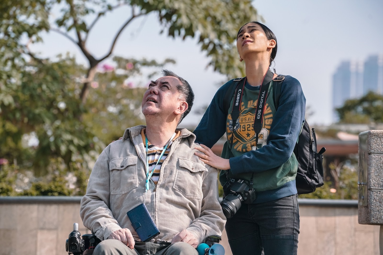 《淪落人》片中故事歷經四季變化，還有木棉花飄的場面。（甲上提供）