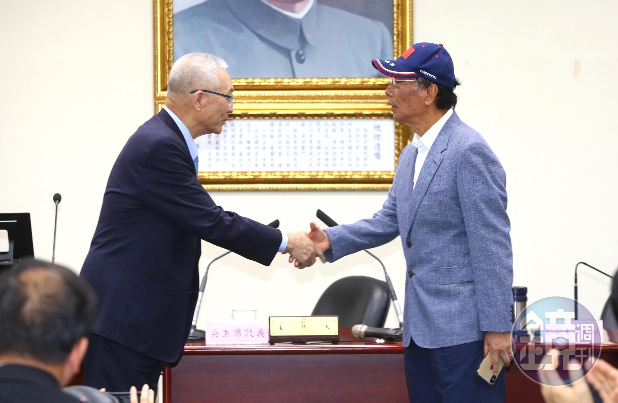 對於黨主席的吳敦義的總統初選布局一說,郭董在臉書回應。