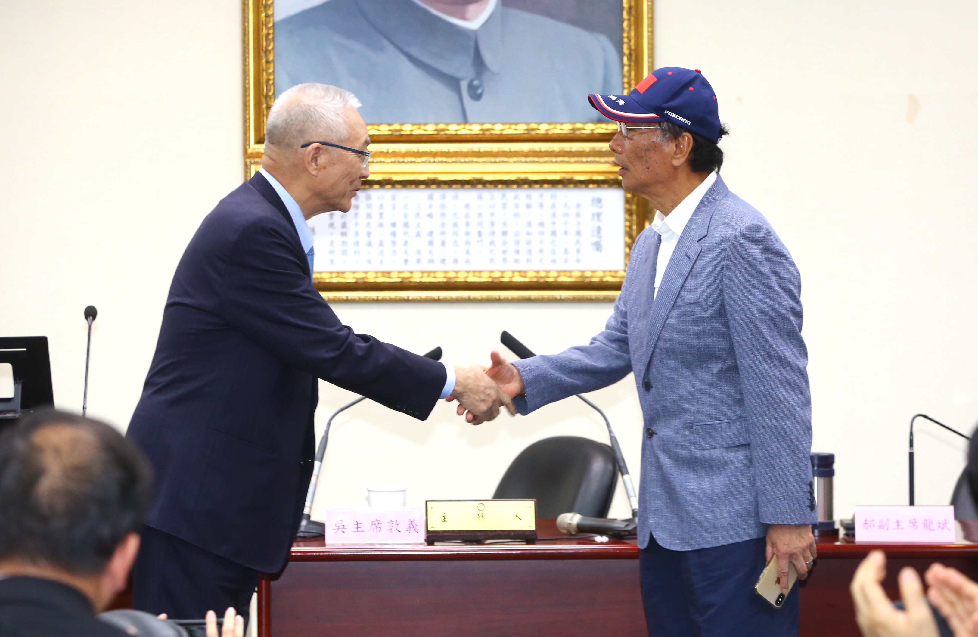 對於黨主席的吳敦義的總統初選布局一說，郭董在臉書回應。