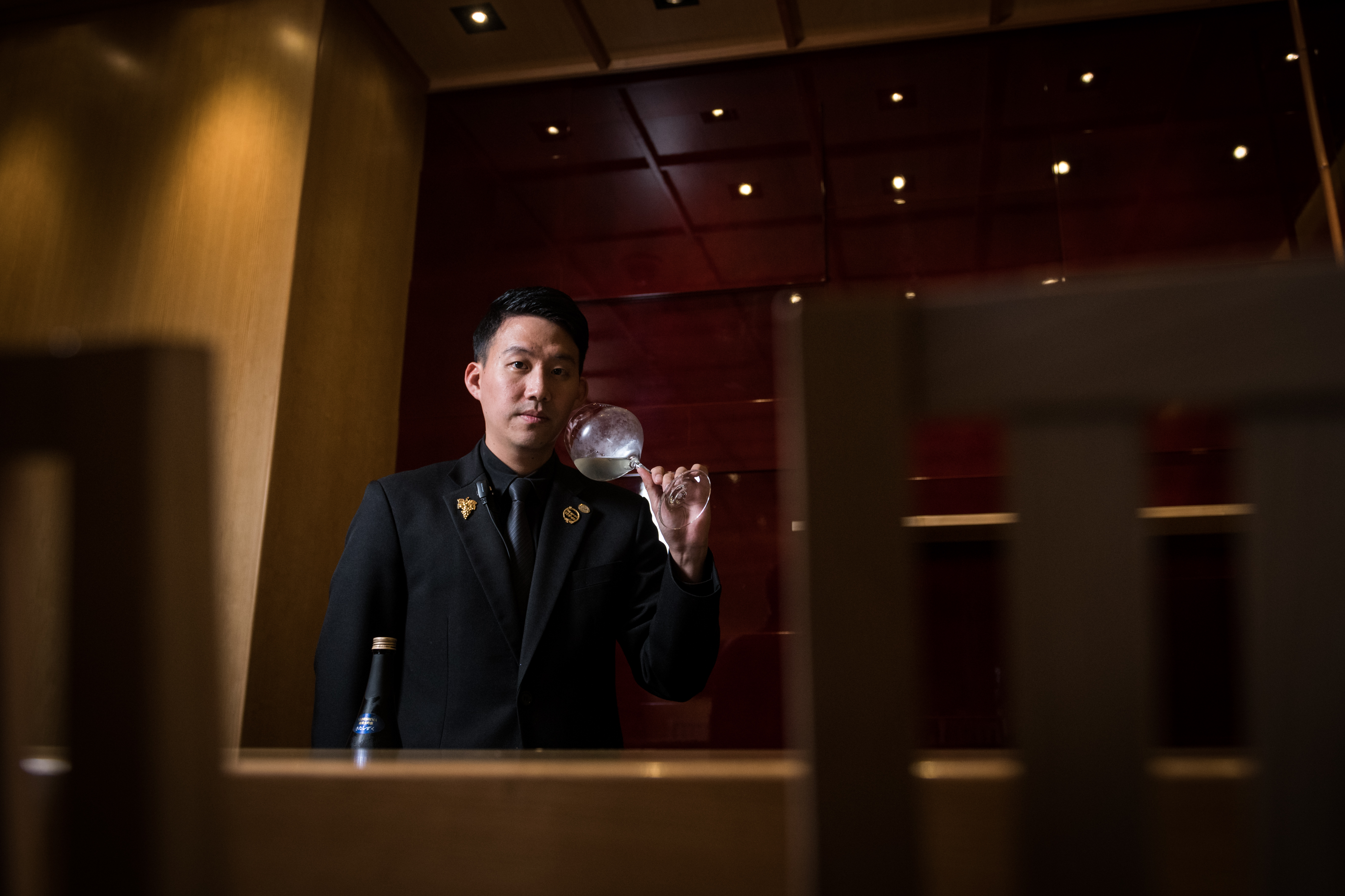 張鴻亮（強尼）是祥雲龍吟日本料理的首席侍酒師，也是首位奪下世界唎酒師大賽的非日本人。