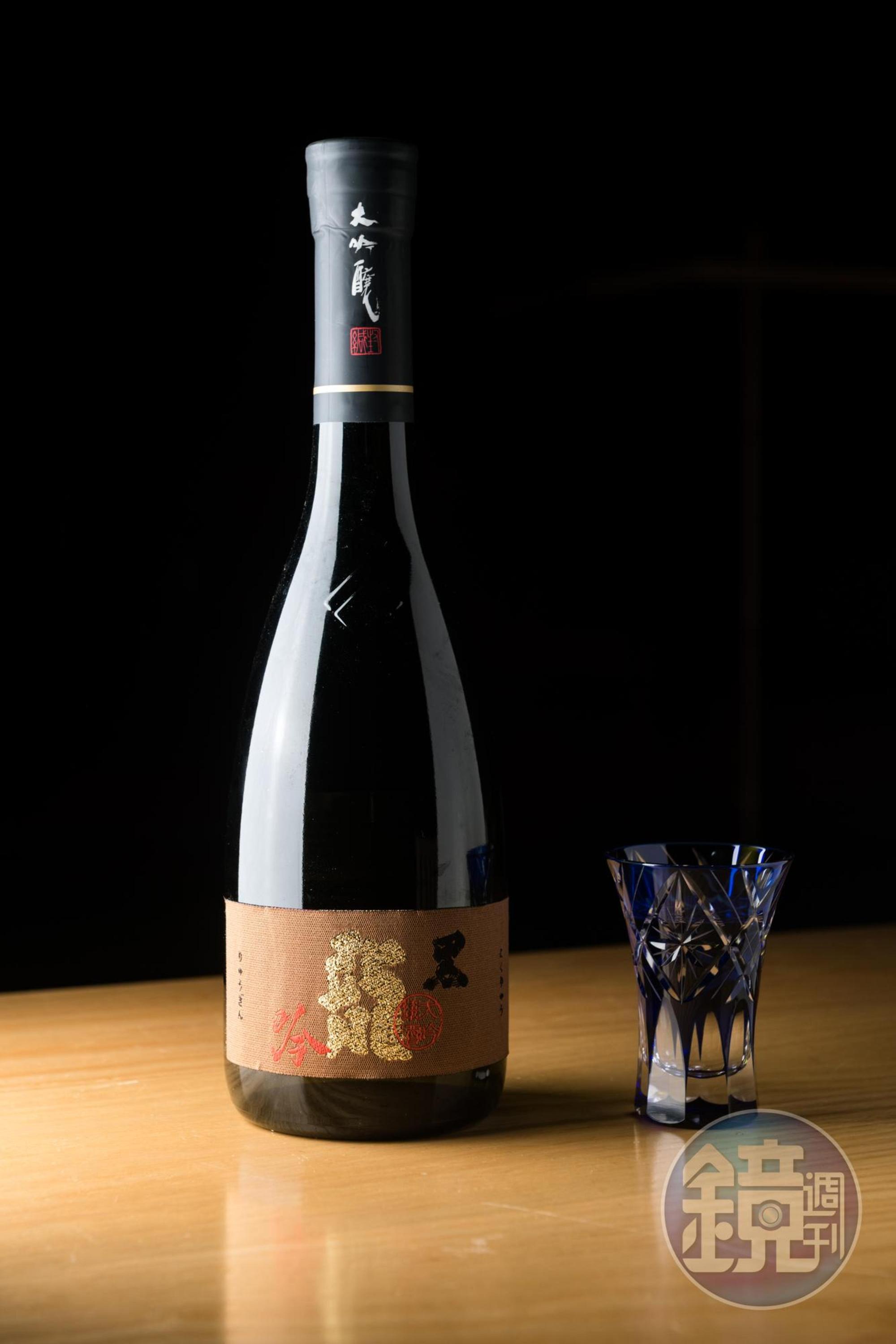 「黑龍吟大吟釀」是喝了不易膩的辛口爽酒類型。（800元／杯、7,200元／瓶）