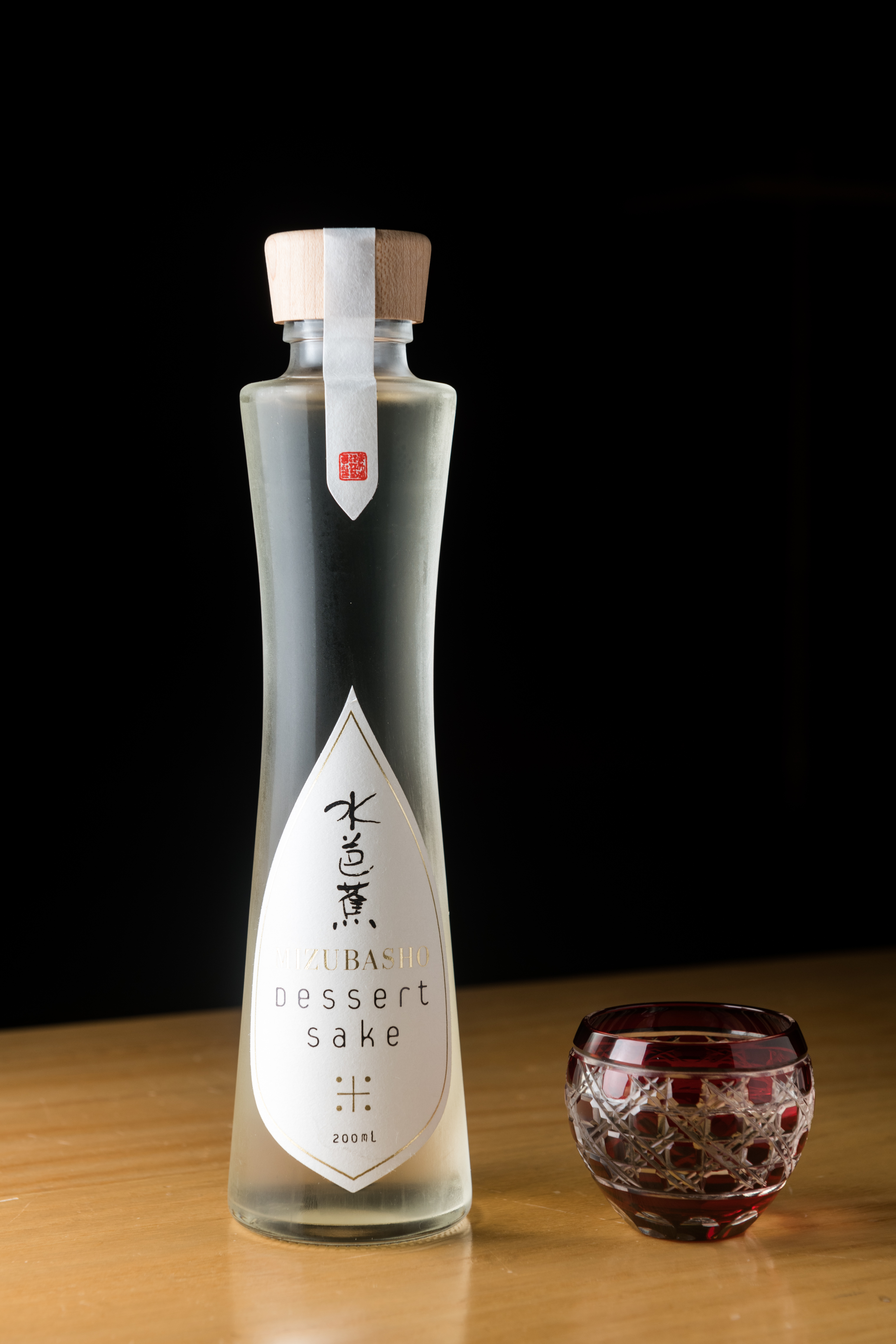 「水芭蕉Dessert Sake」屬於貴釀酒，帶有蜂蜜甜香。（1,000元／杯）